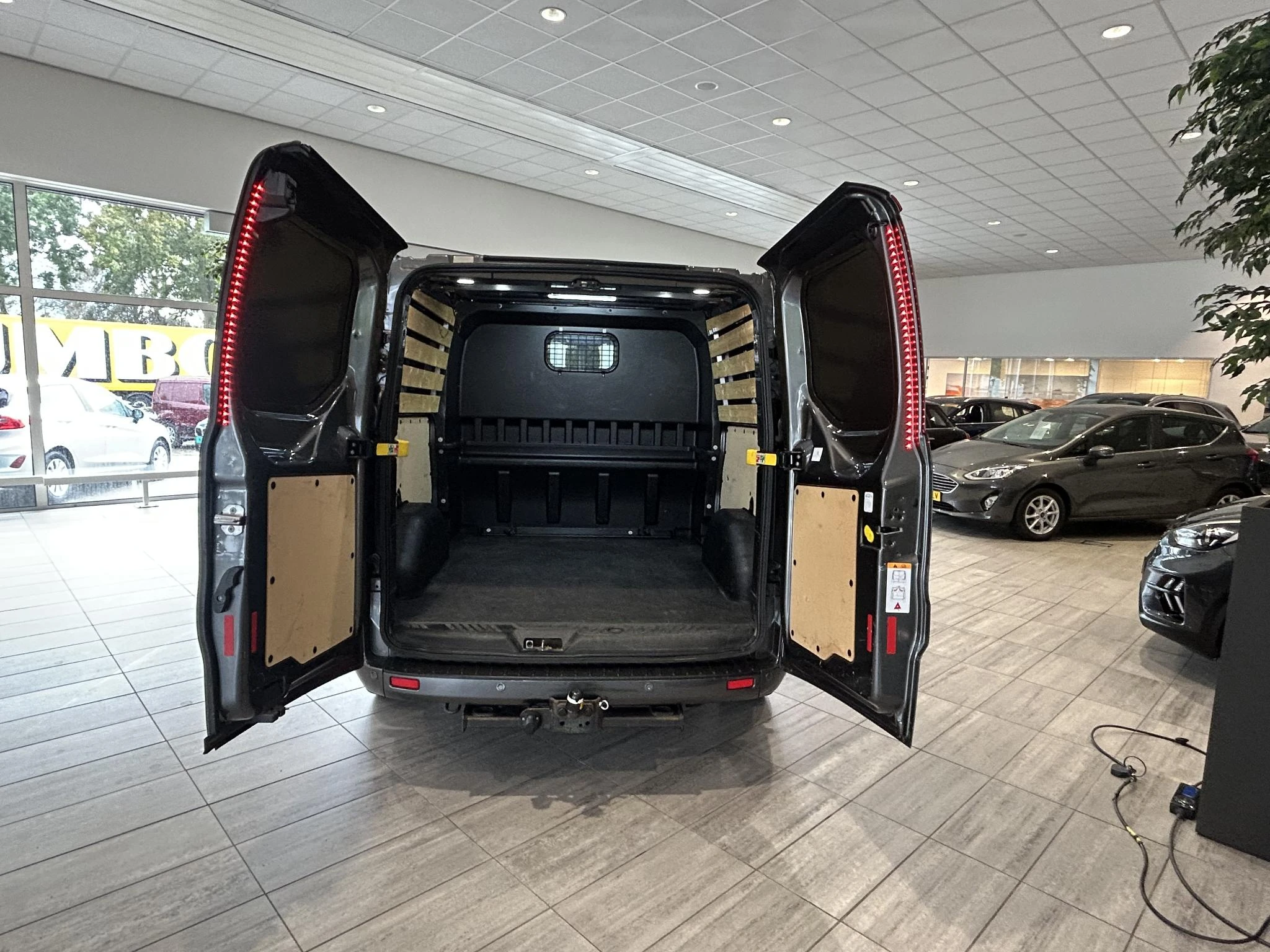 Ford-Transit Custom-image-10