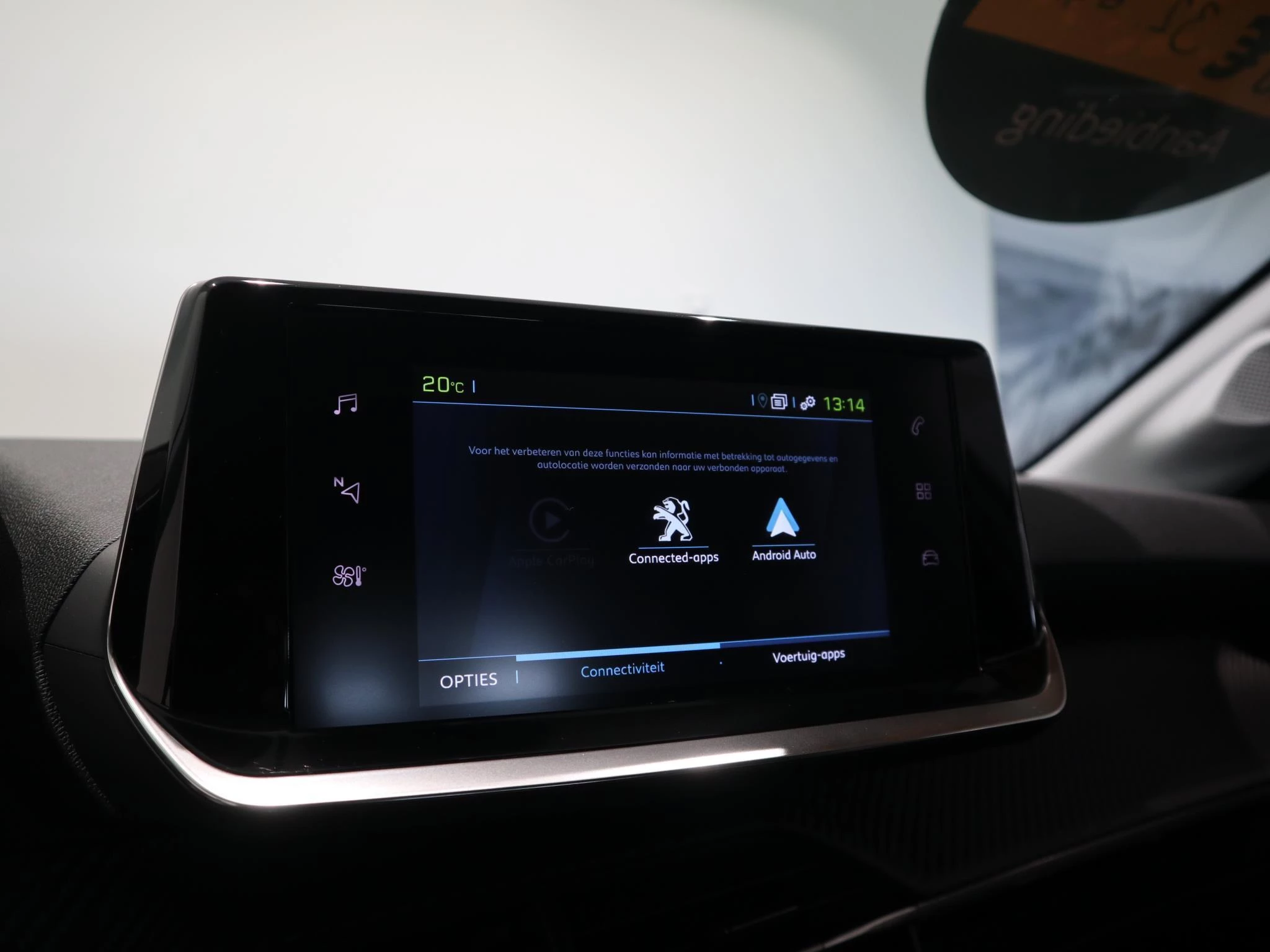 Peugeot-e-208-image-16