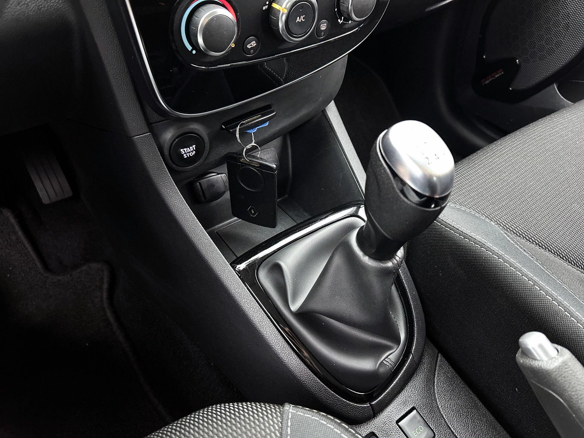 Renault-Clio-image-19