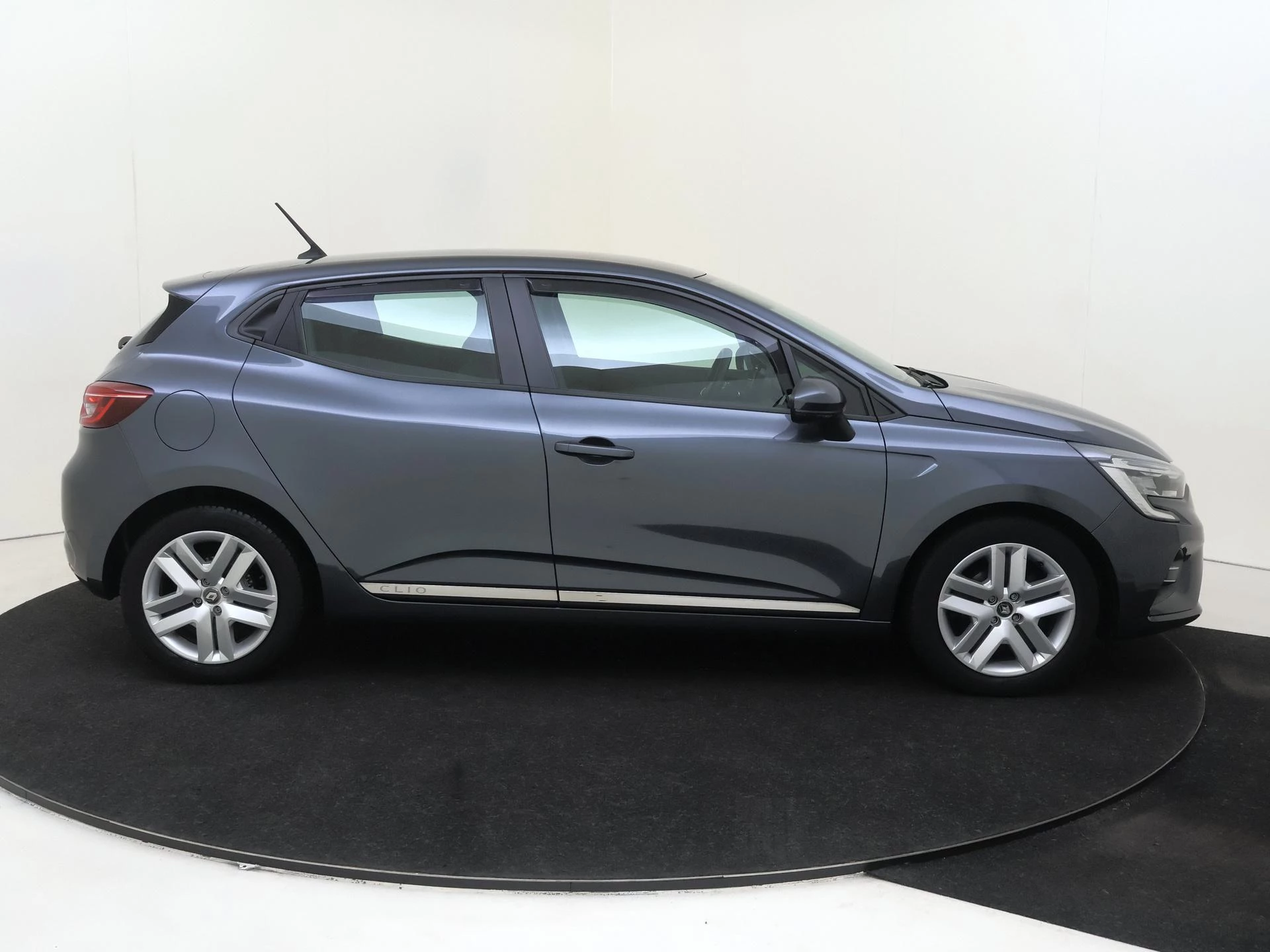 Renault-Clio-image-8
