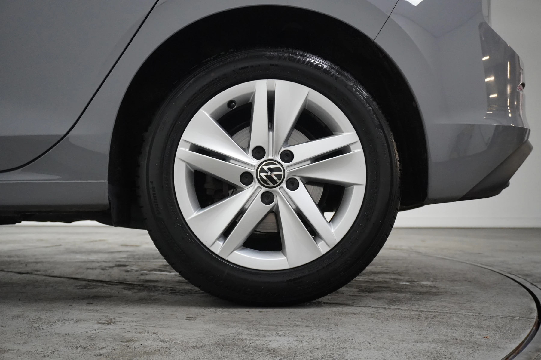 Volkswagen-Golf-image-19