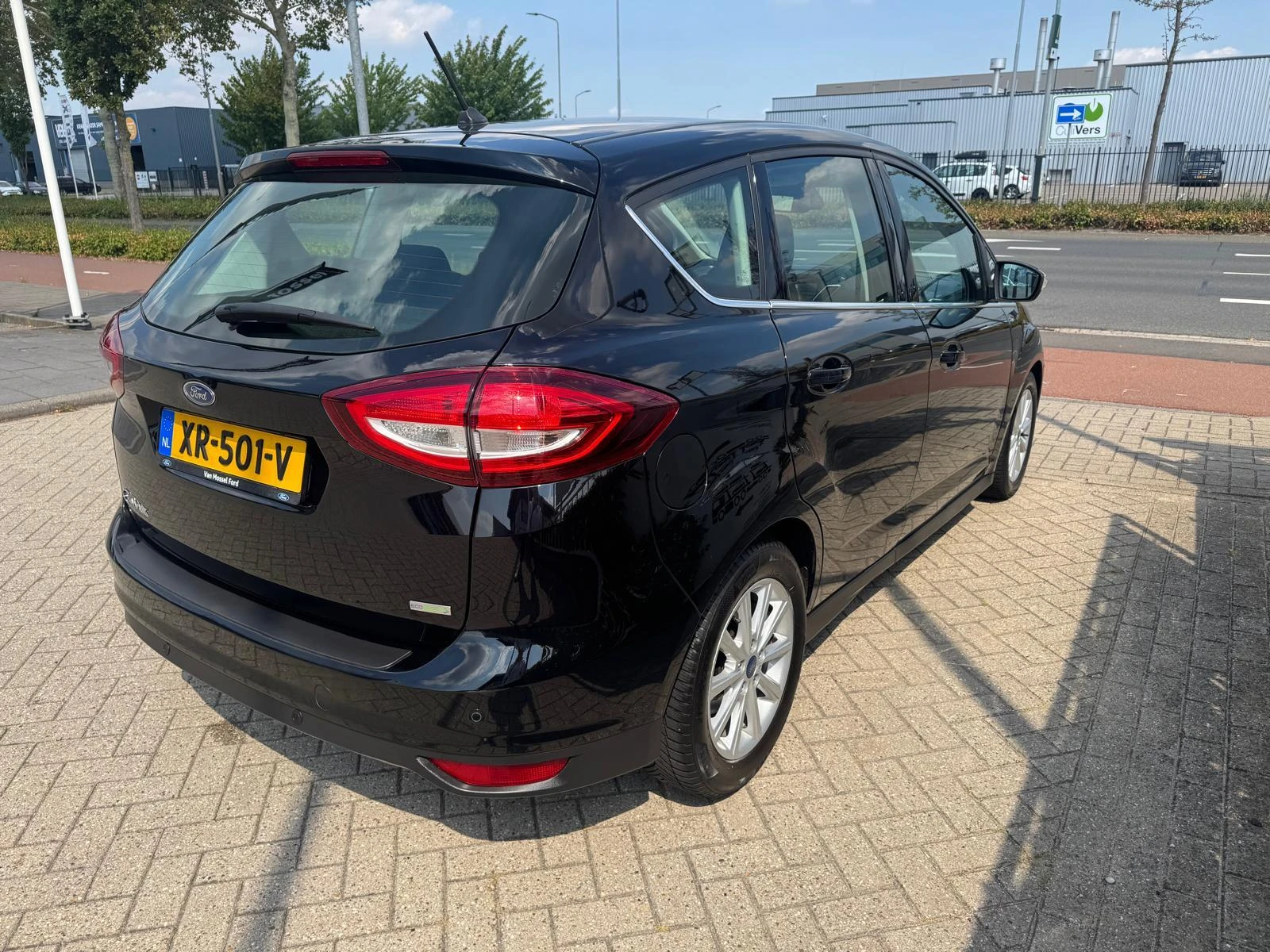 Ford-C-MAX-image-5