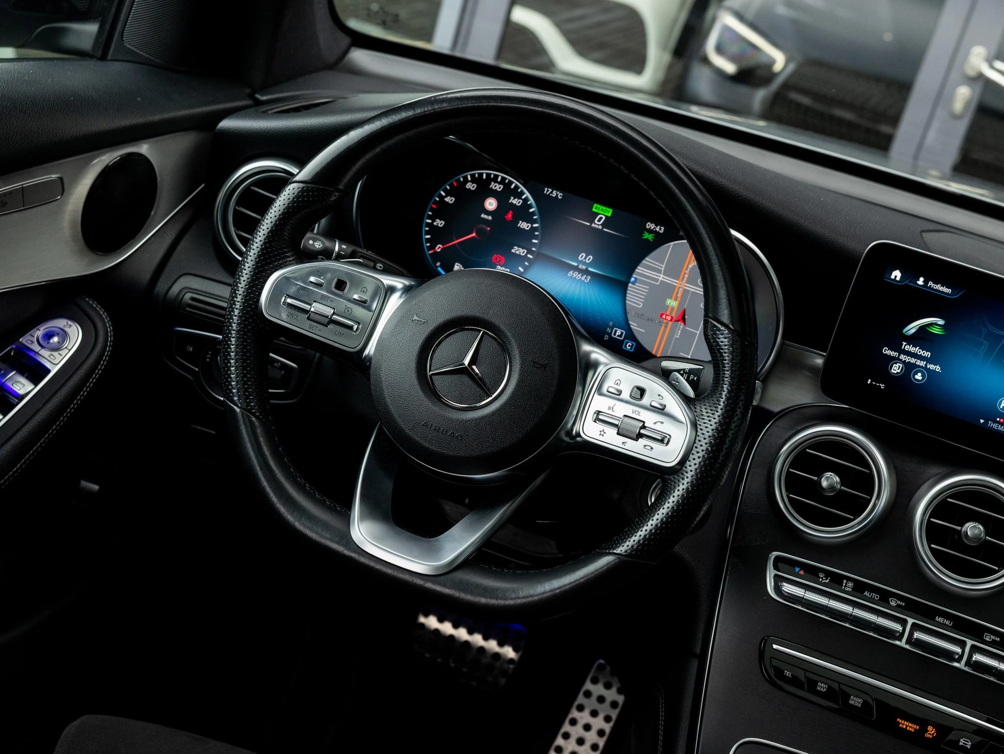 Mercedes-Benz-GLC-image-15