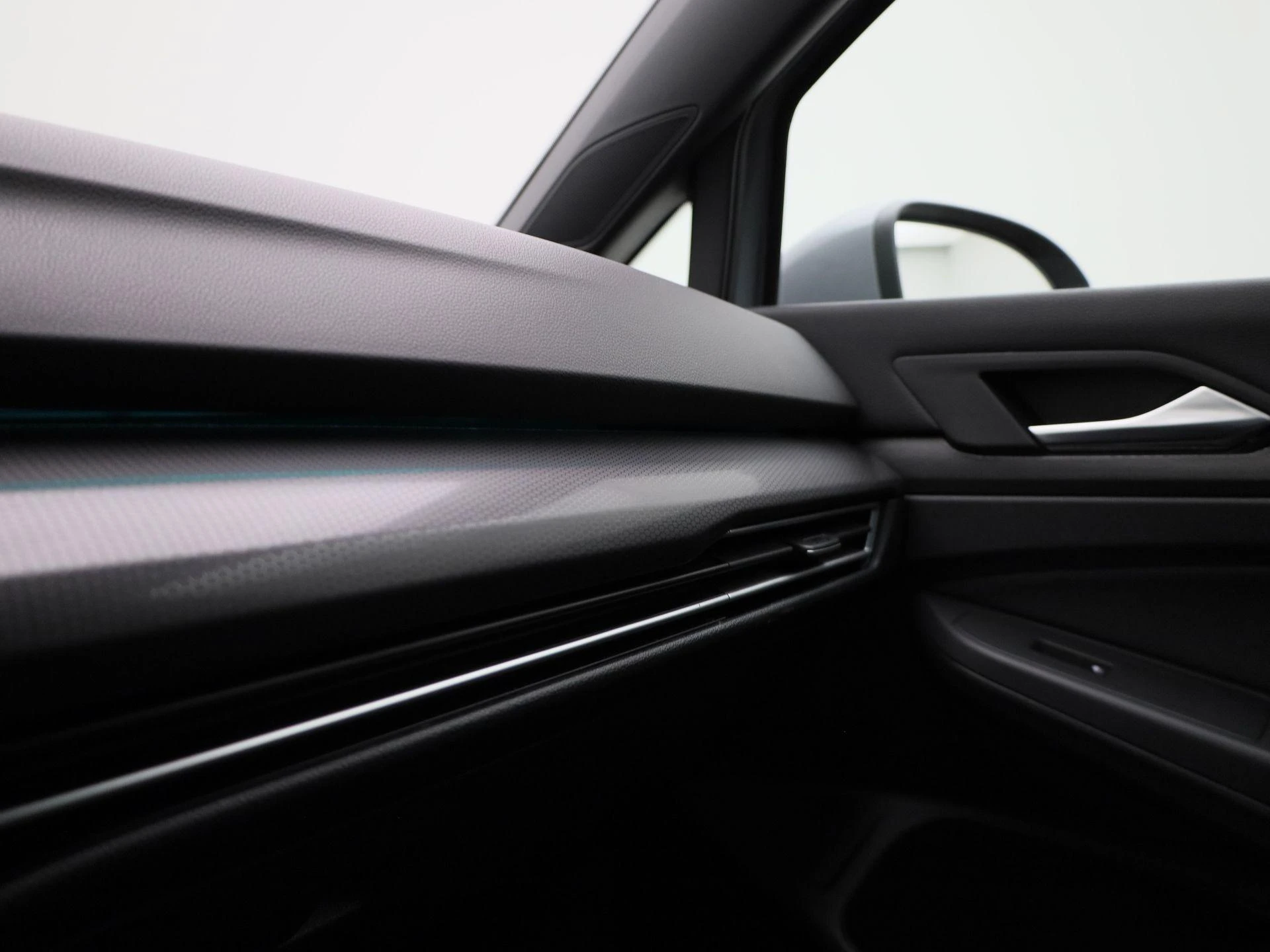 Volkswagen-Golf-image-24
