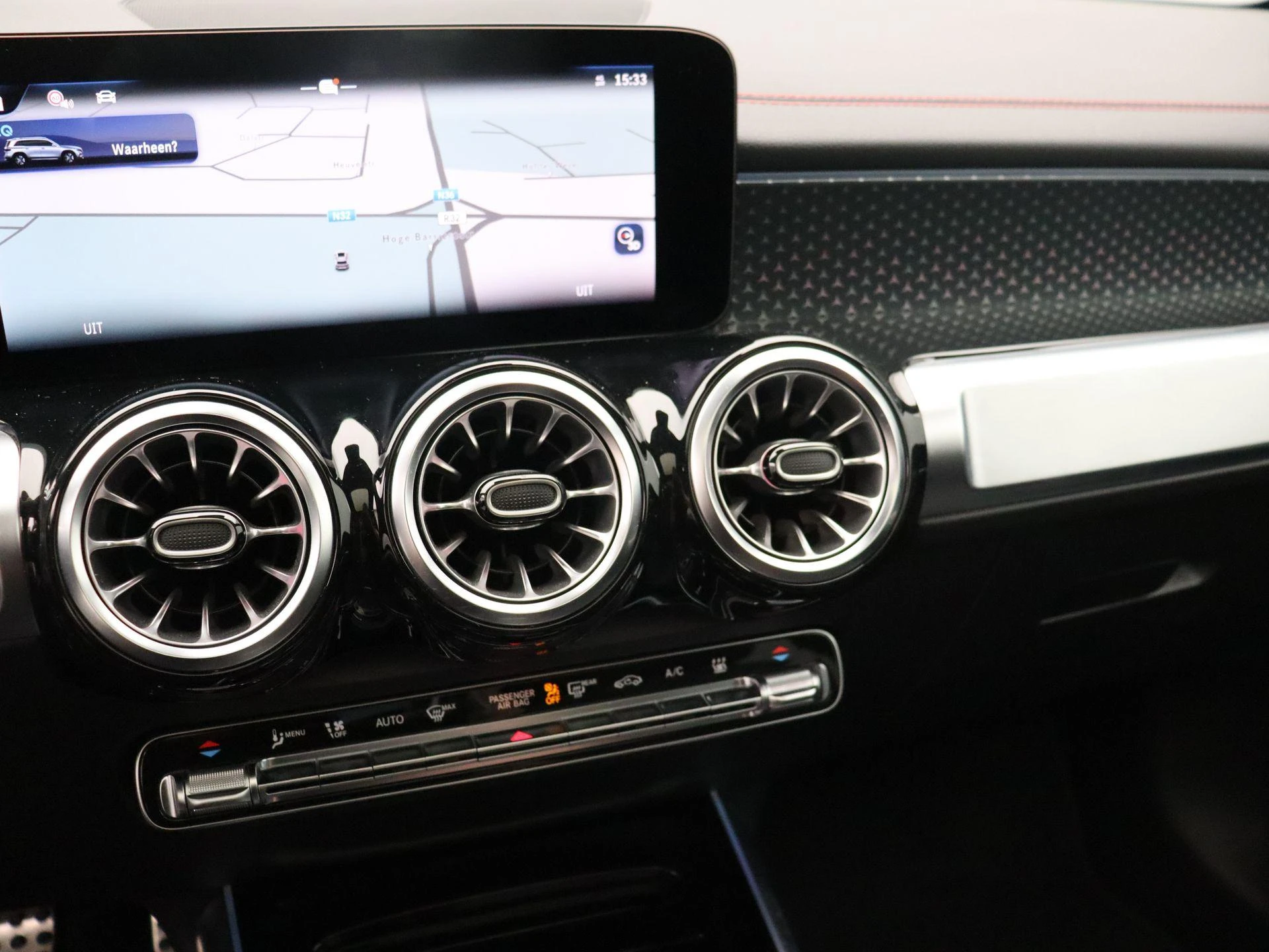 Mercedes-Benz-EQB-image-14