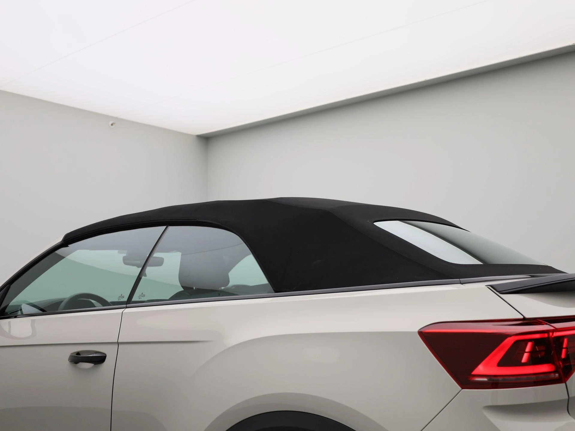 Volkswagen-T-Roc-image-14