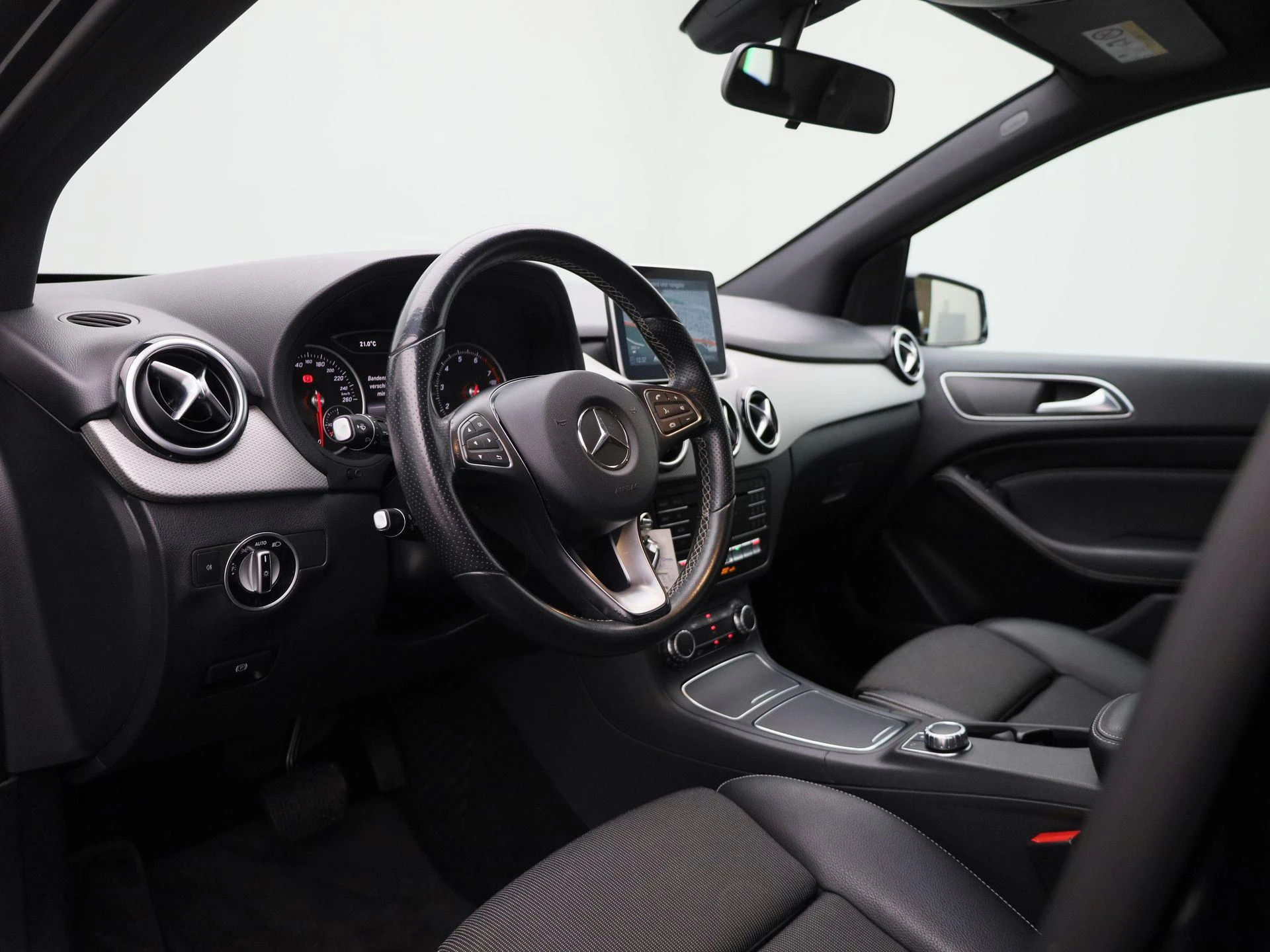 Mercedes-Benz-B-Klasse-image-30
