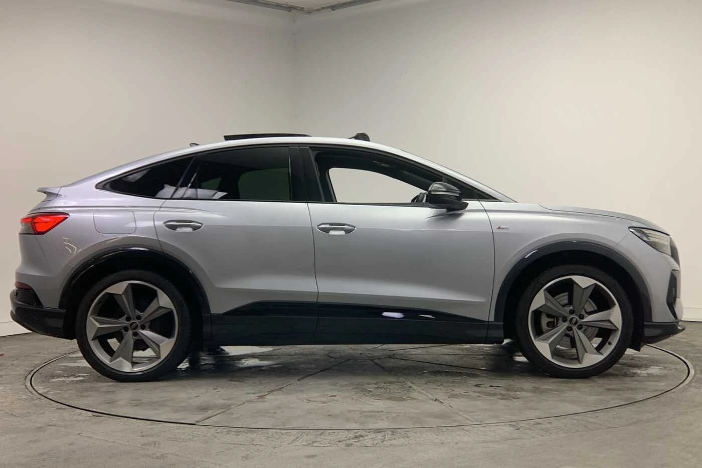 Audi-Q4 Sportback e-tron-image-3