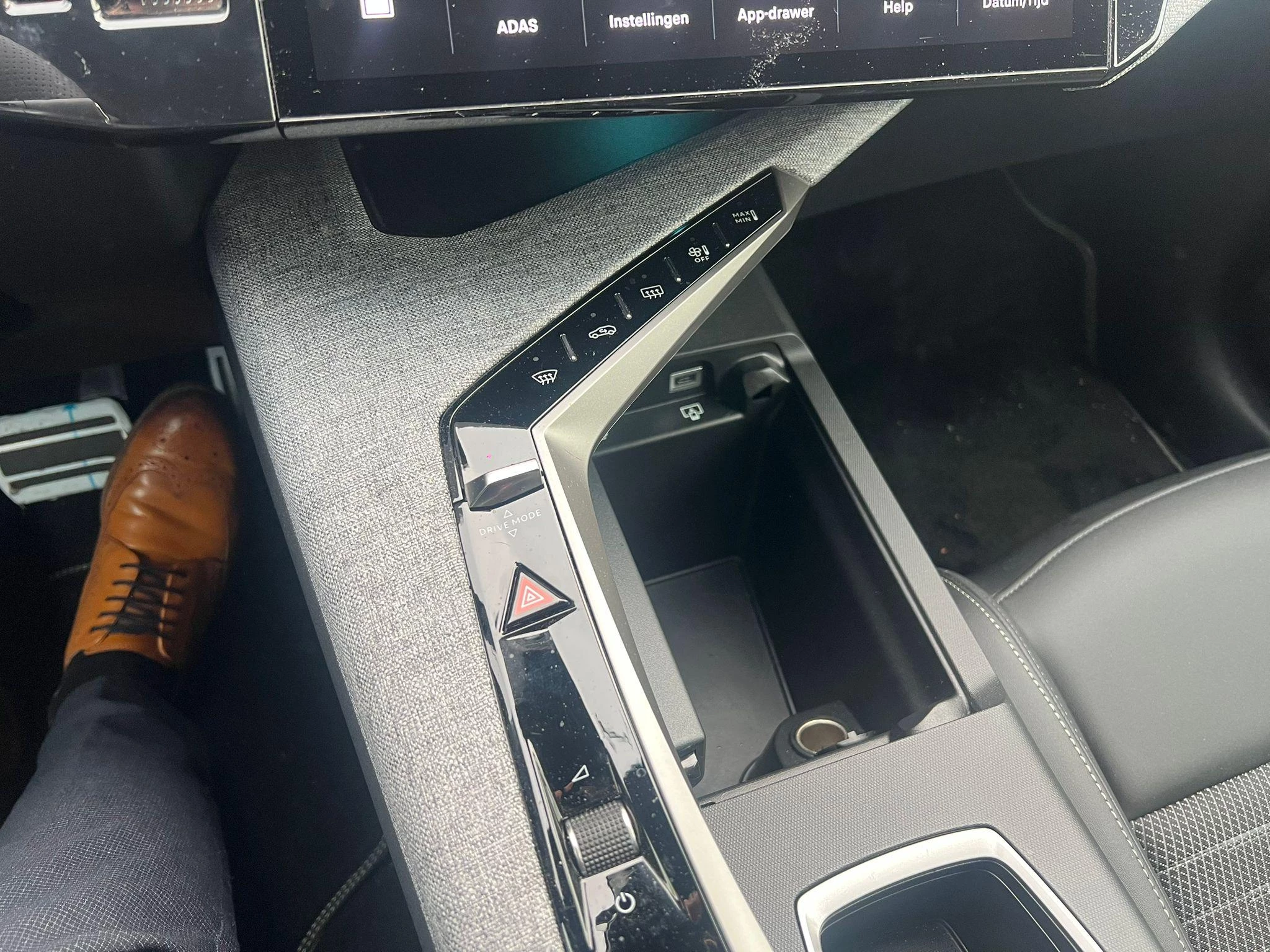 Peugeot 3008 1.2 HYBRID 145 e-DSC6 GT