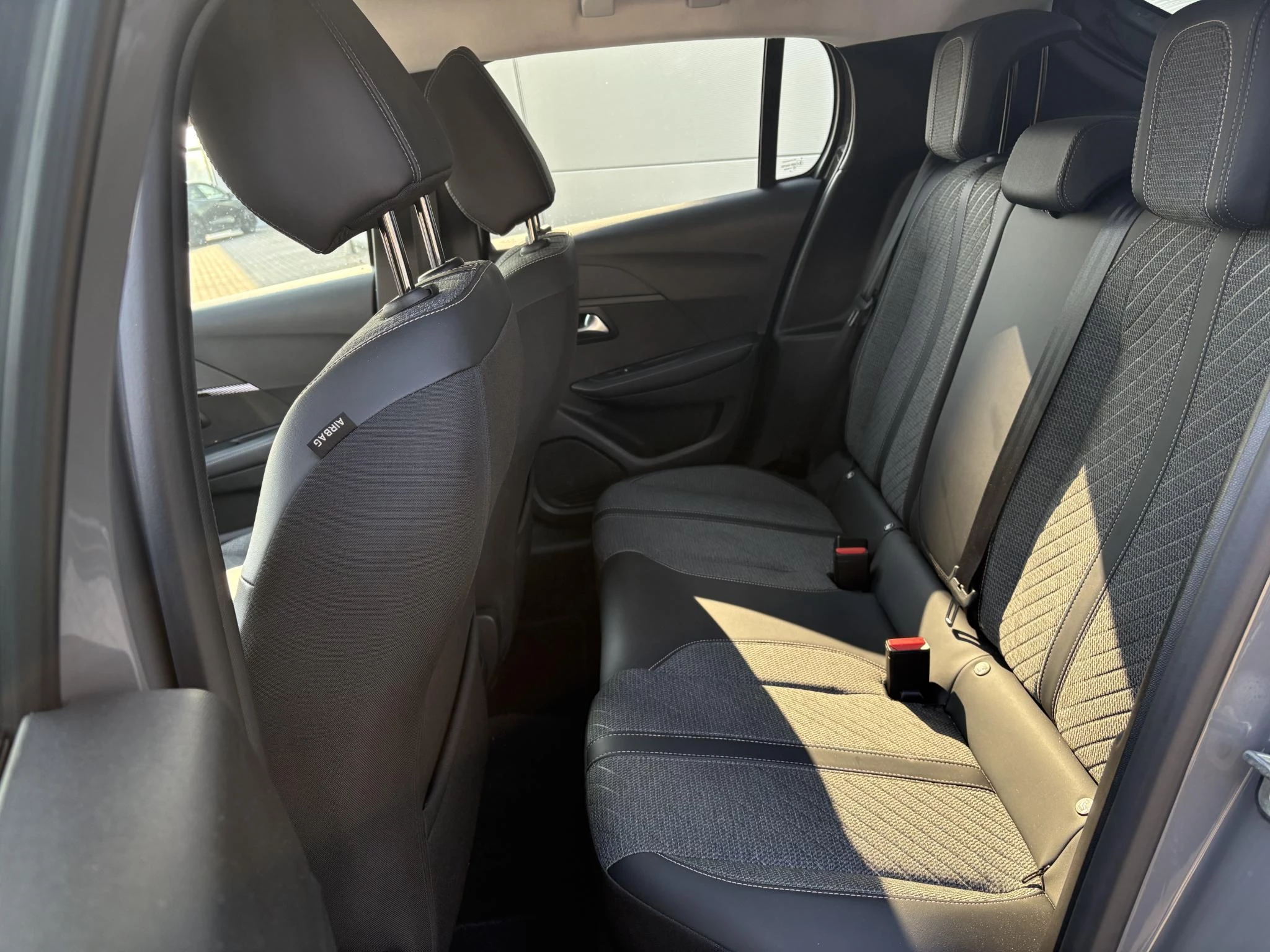Peugeot-208-image-11