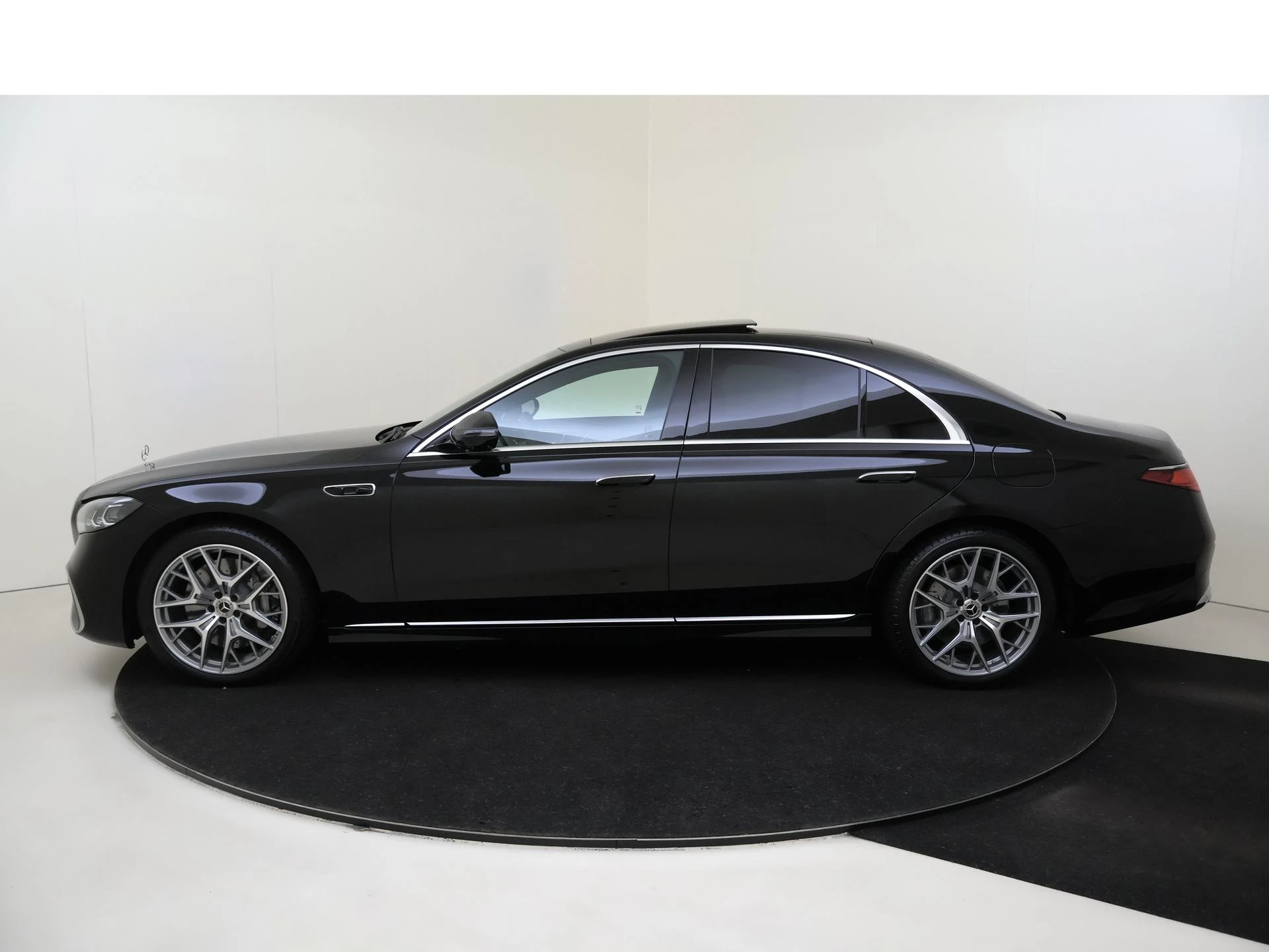 Mercedes-Benz-S-Klasse-image-7