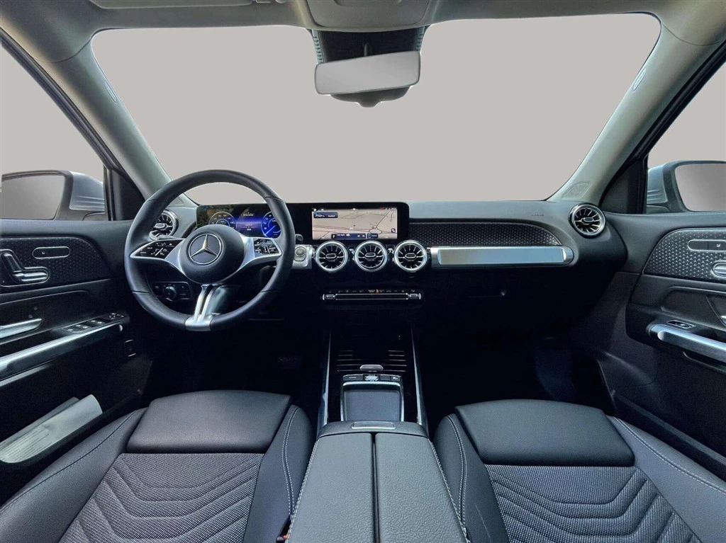 Mercedes-Benz-EQB-image-12