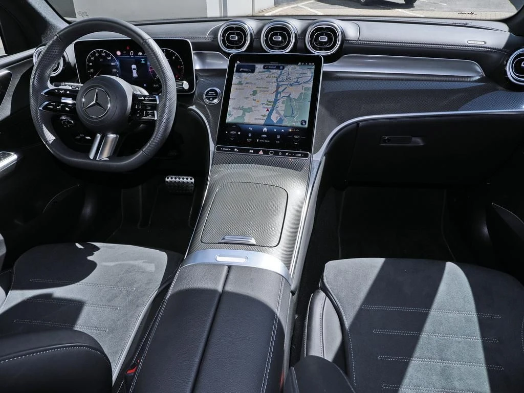 Mercedes-Benz-GLC 300 d-image-13
