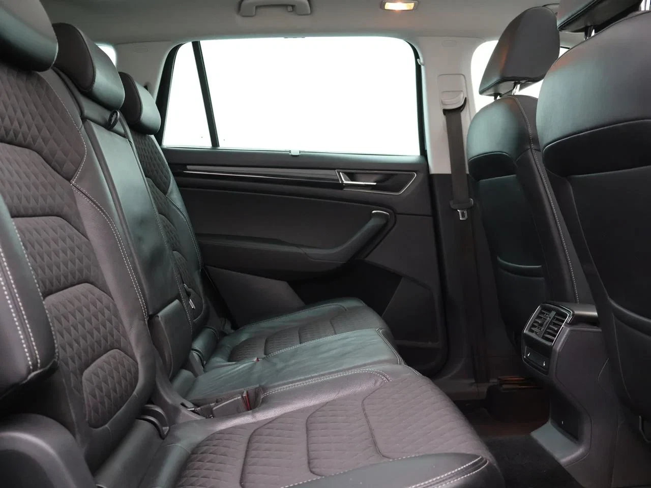 Škoda Kodiaq SKODA Kodiaq 1.5TSI 150PK *AUTOMAAT*PANODAK*TREKHAAK*LEDER*CAMERA*PDC*NAVI*AIRCO*KEYLESS GO*...*