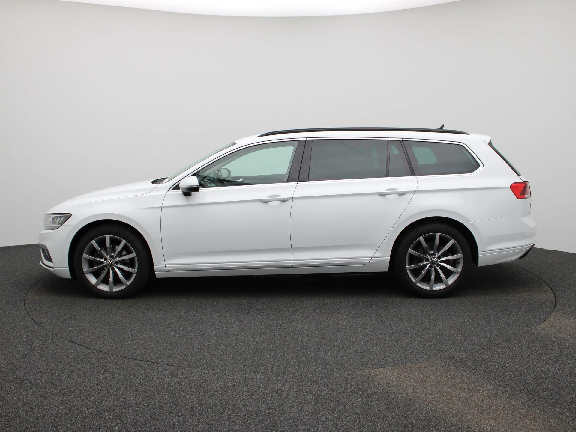 Volkswagen-Passat-image-3