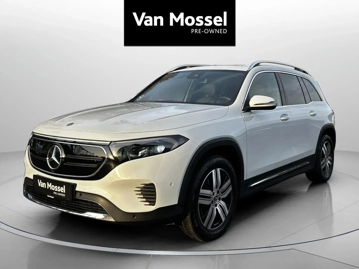 Mercedes-Benz-EQB-image-0