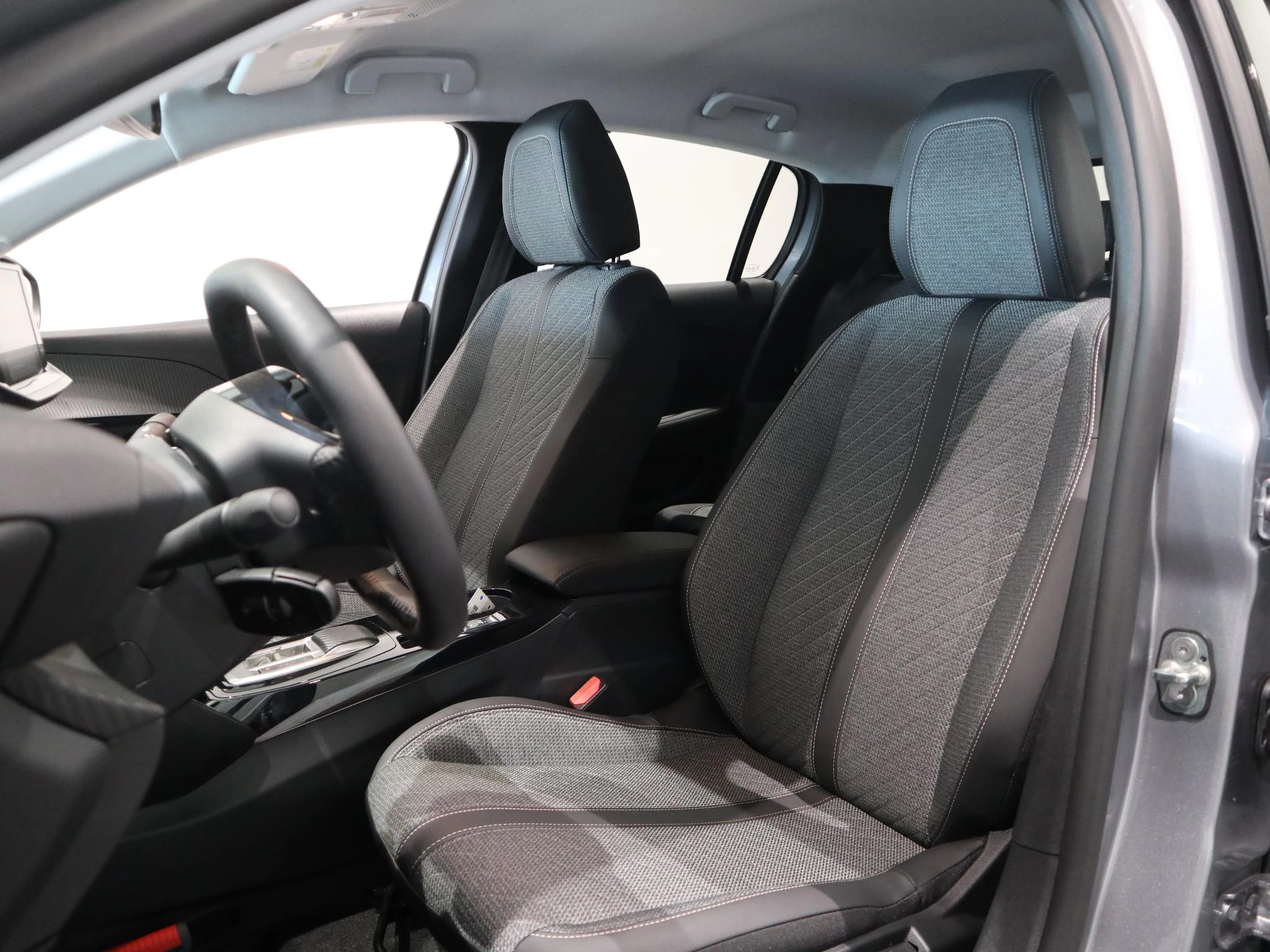 Peugeot-e-208-image-5