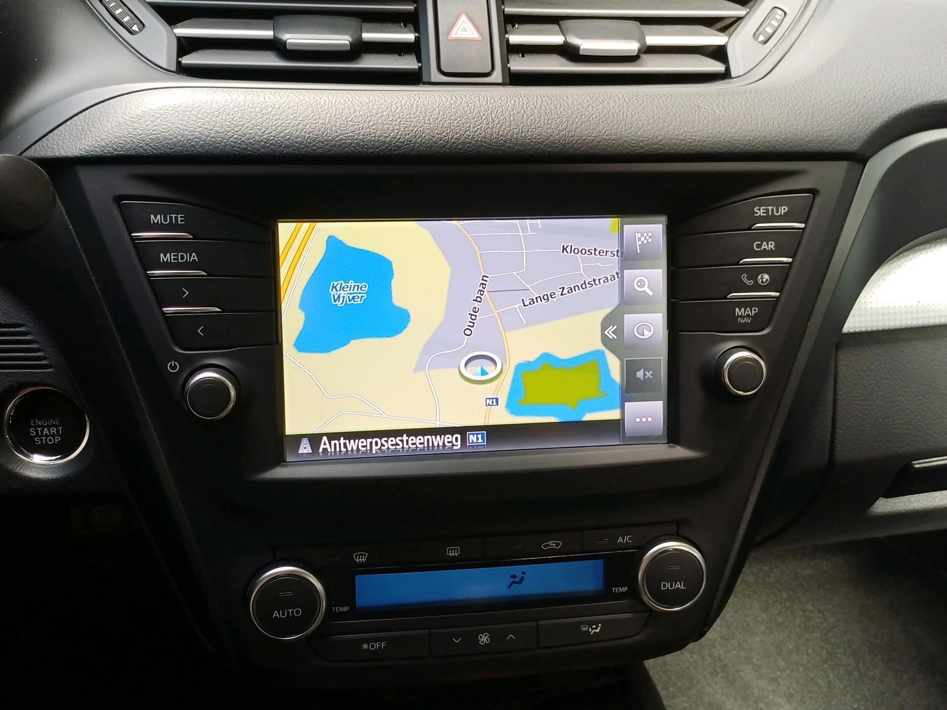 Toyota-Avensis-image-11