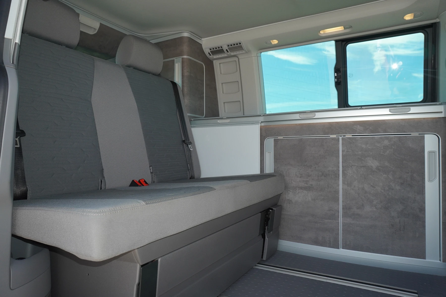 Volkswagen-California-image-11