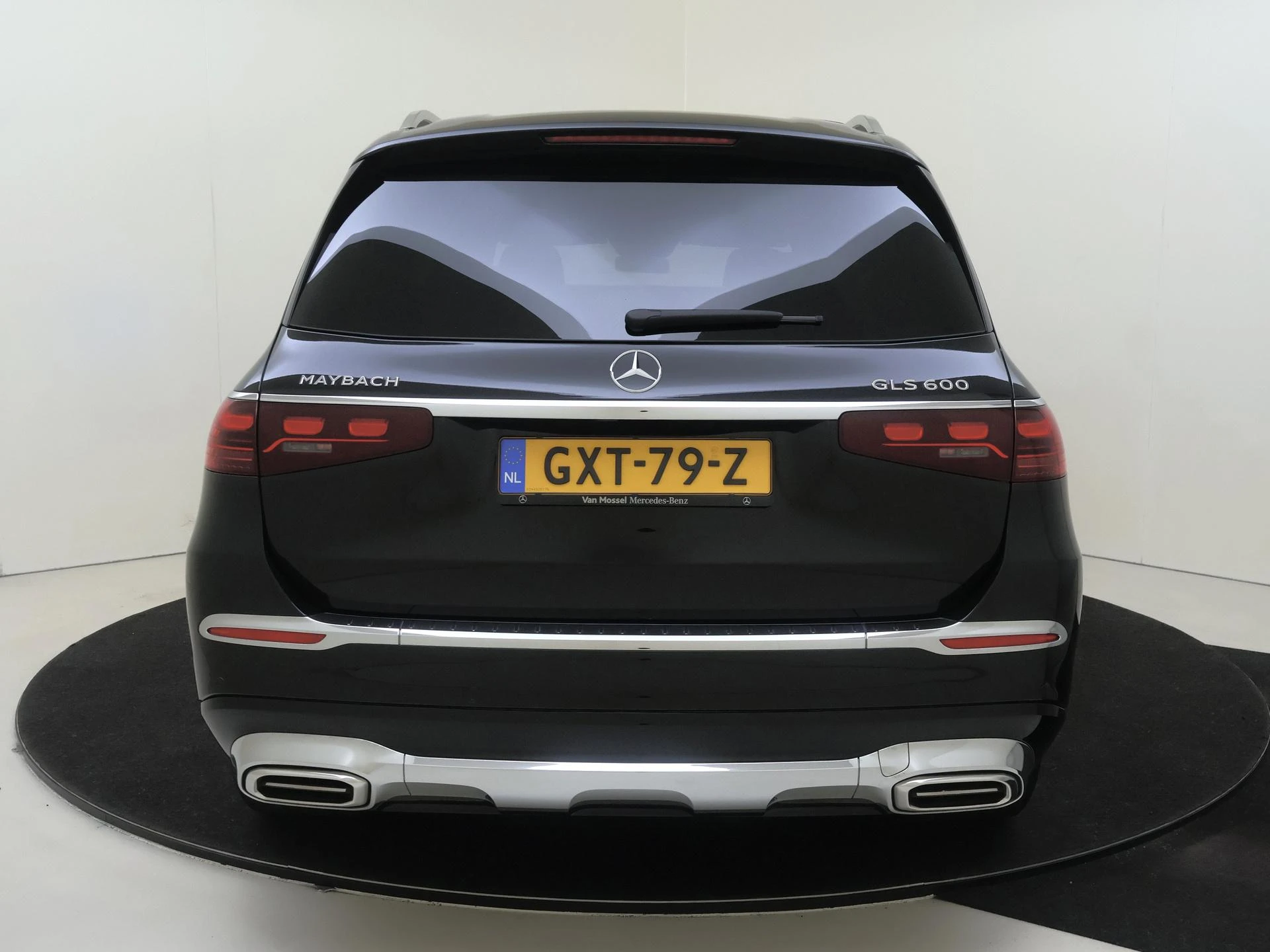 Mercedes-Benz-GLS-image-6