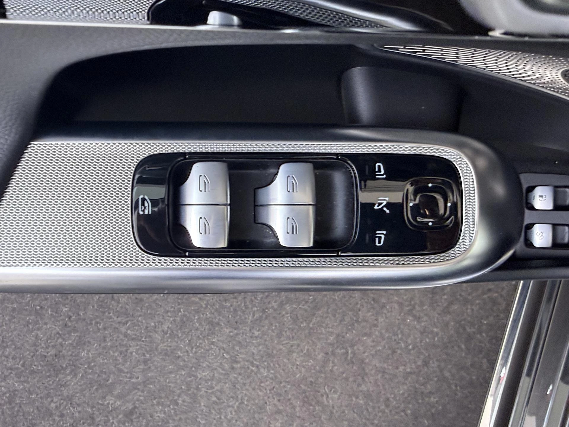 Mercedes-Benz-E-Klasse-image-25