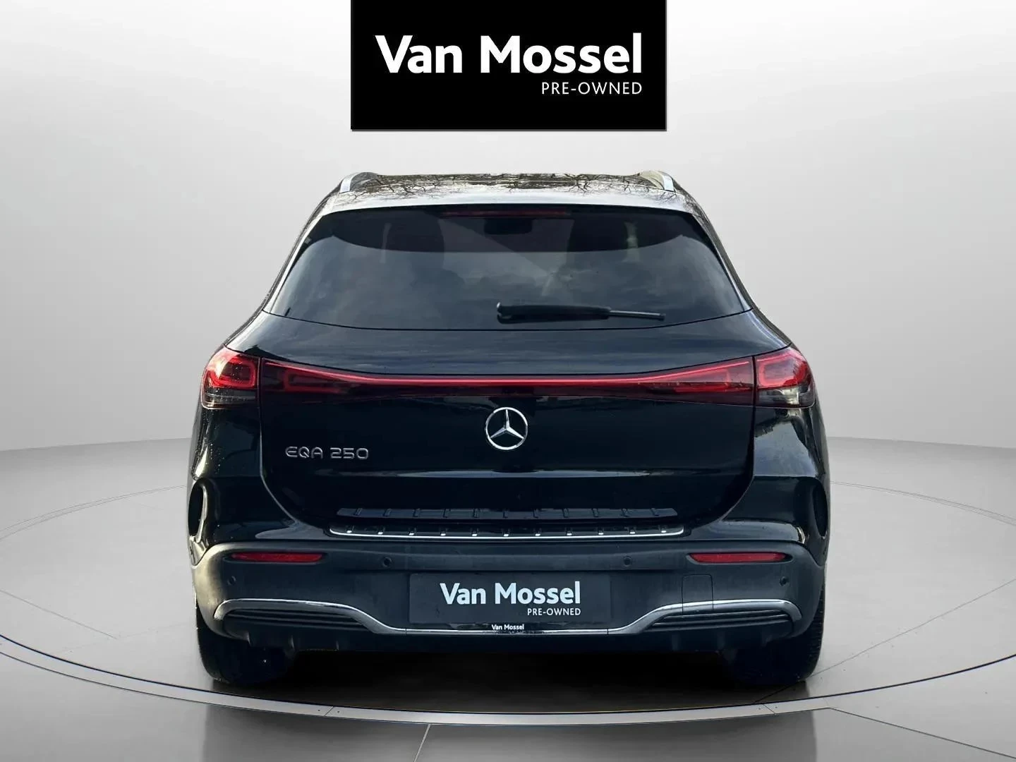 Mercedes-Benz-EQA-image-5