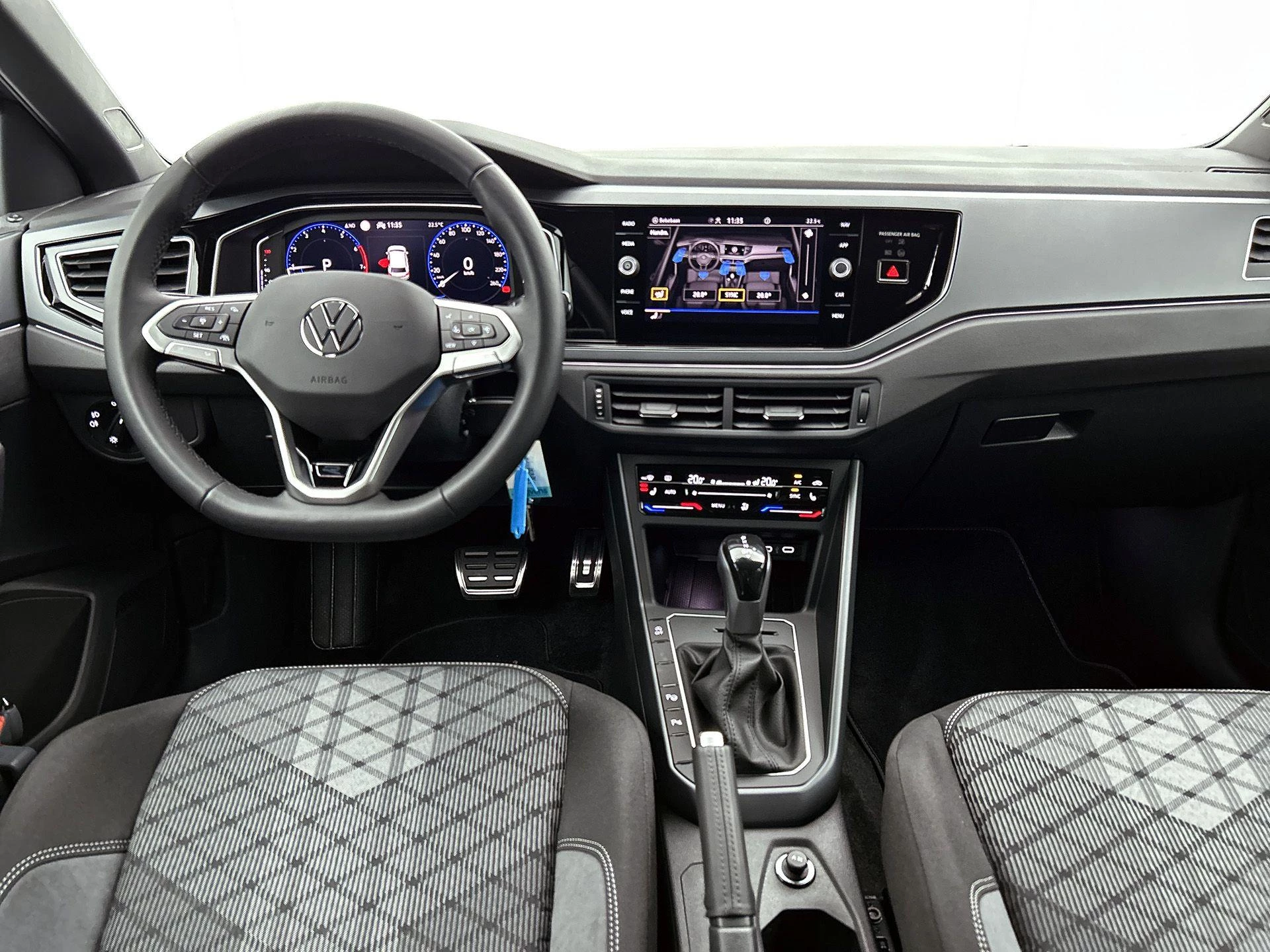 Volkswagen-Polo-image-23