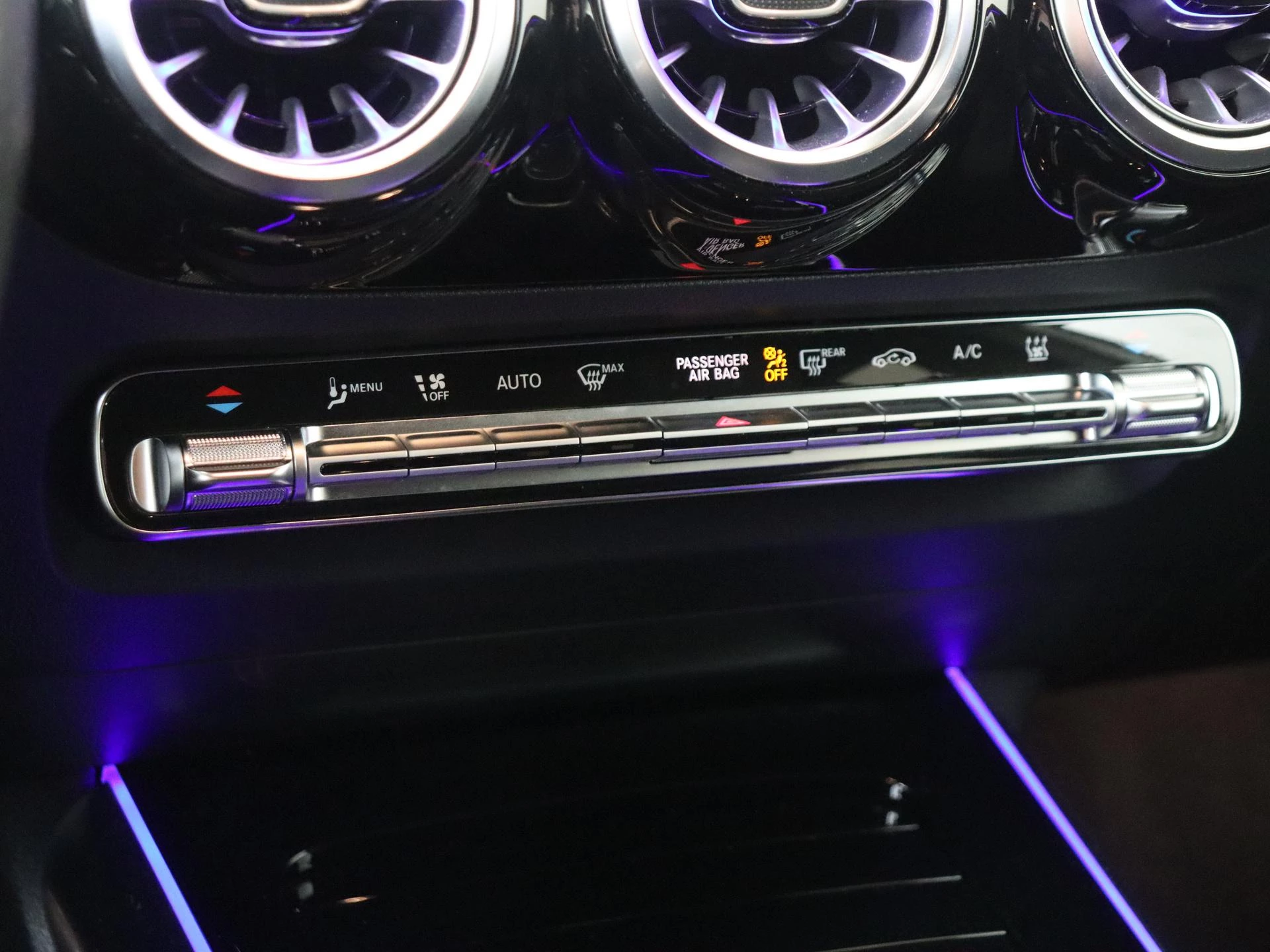 Mercedes-Benz-EQA-image-21