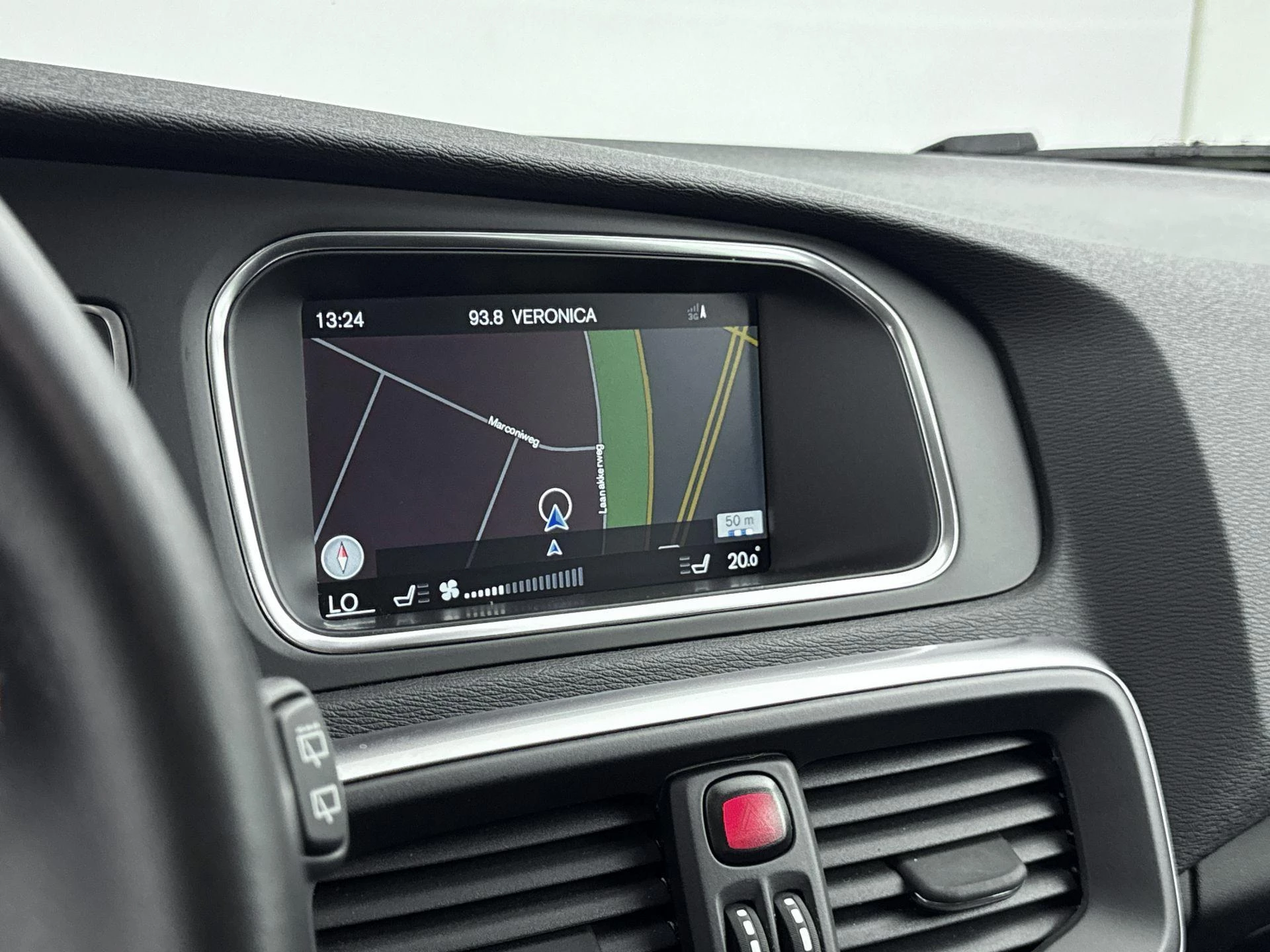 Volvo-V40-image-18
