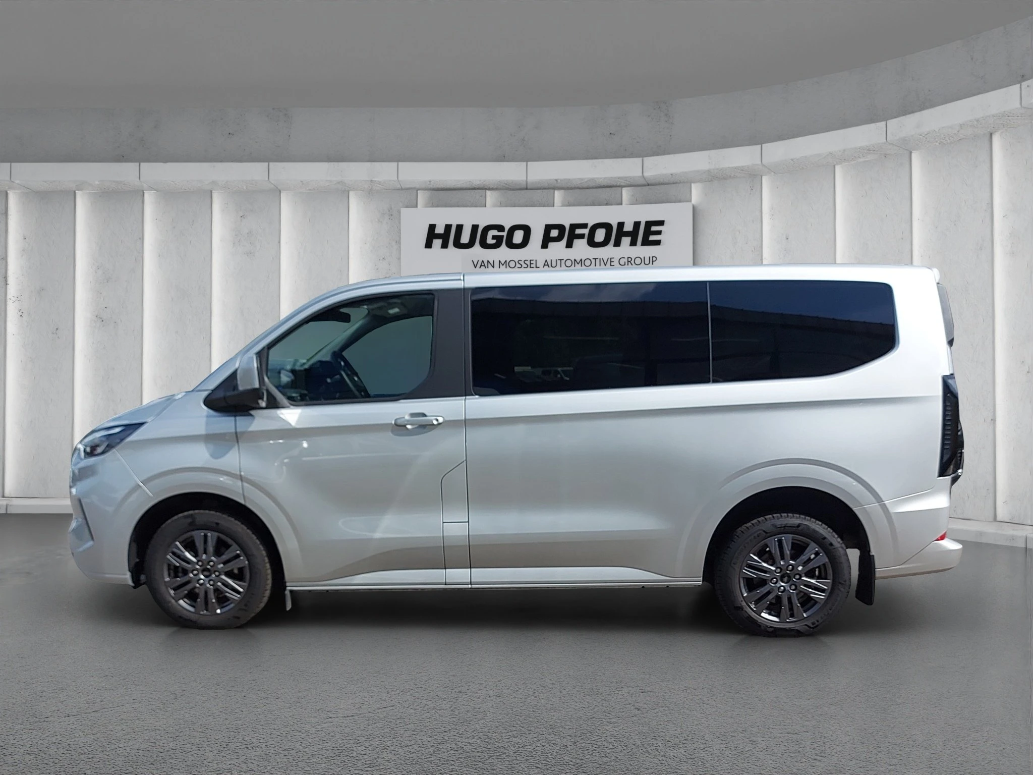 Ford-Tourneo Custom-image-1