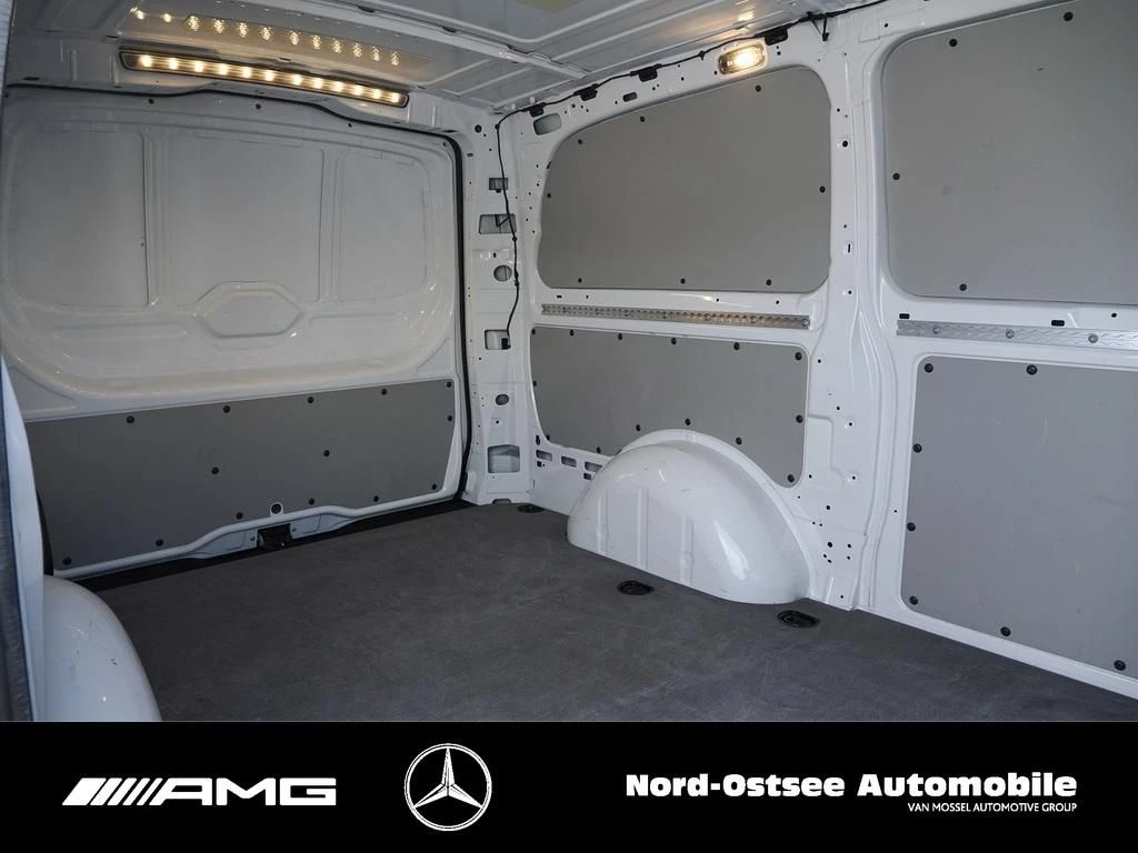 Mercedes-Benz-Vito-image-10