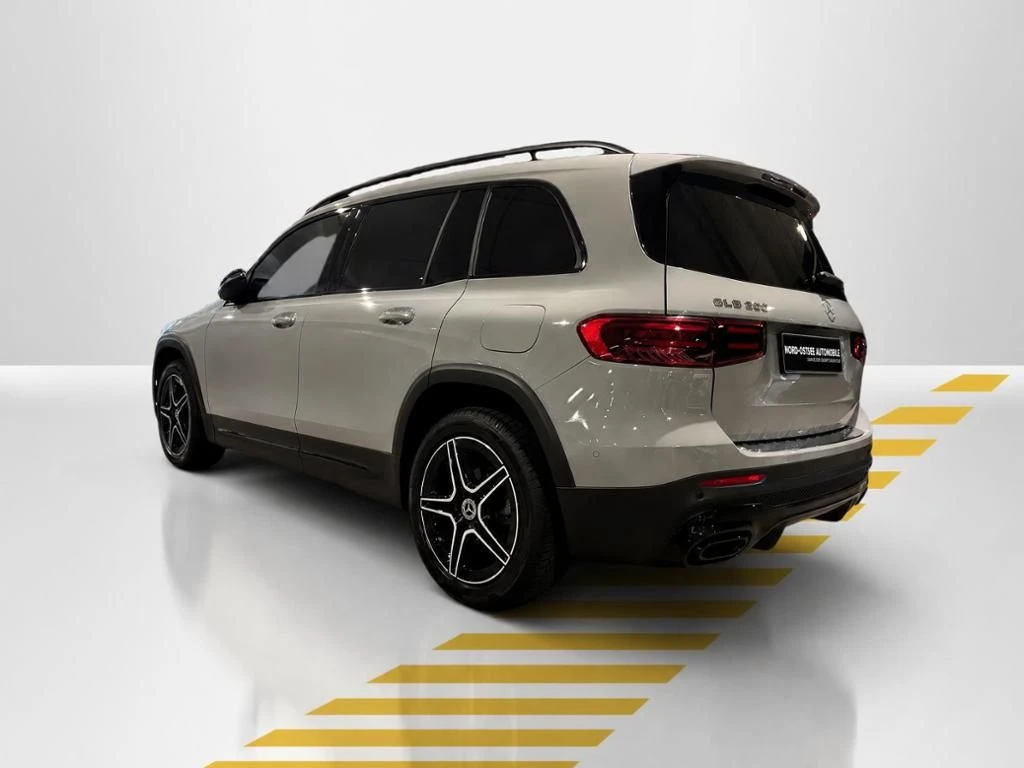 Mercedes-Benz-GLB 200-image-12