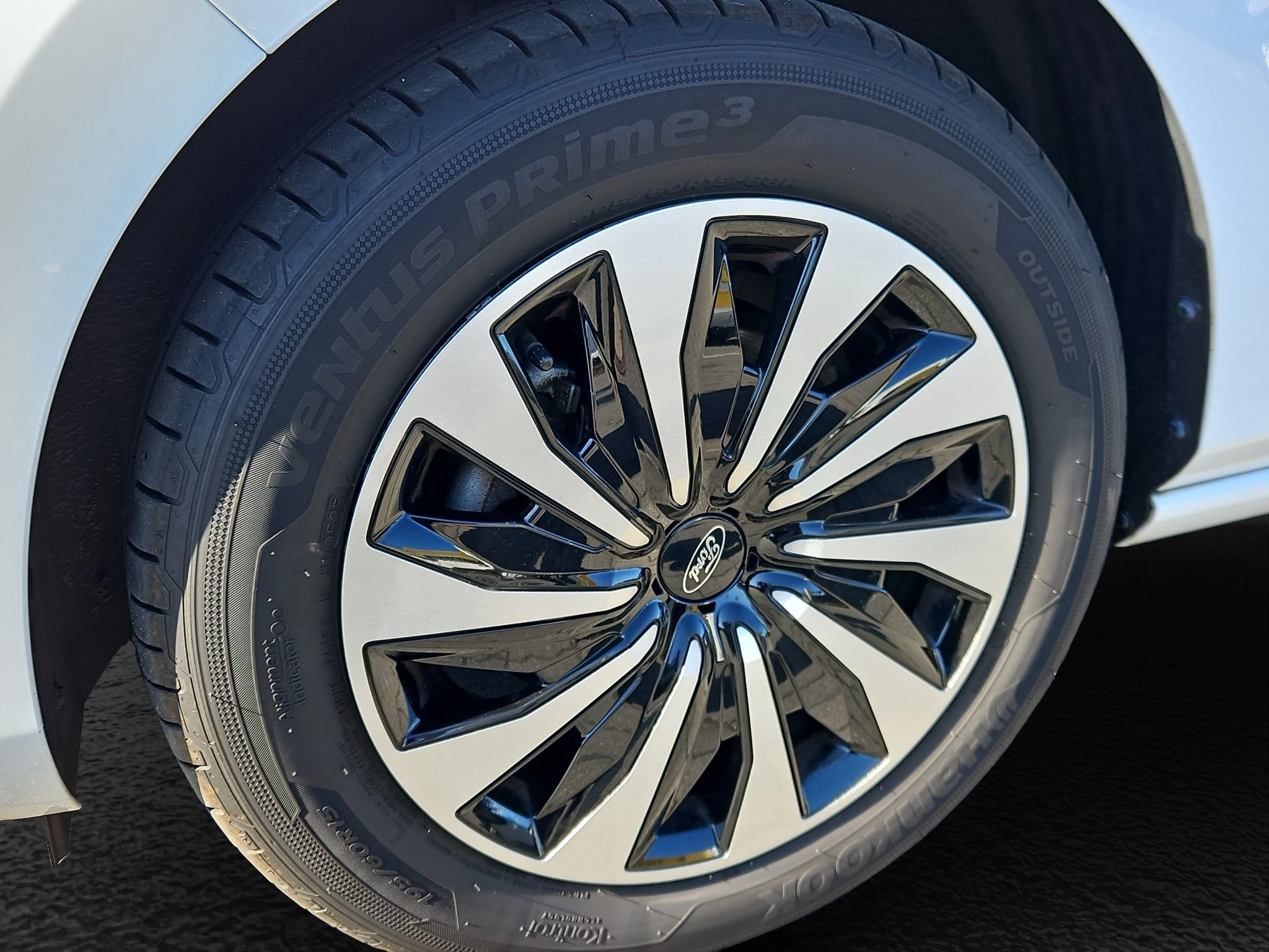 Ford Fiesta Titanium LED | KLIMAAUTOMATIK | PDC | BT