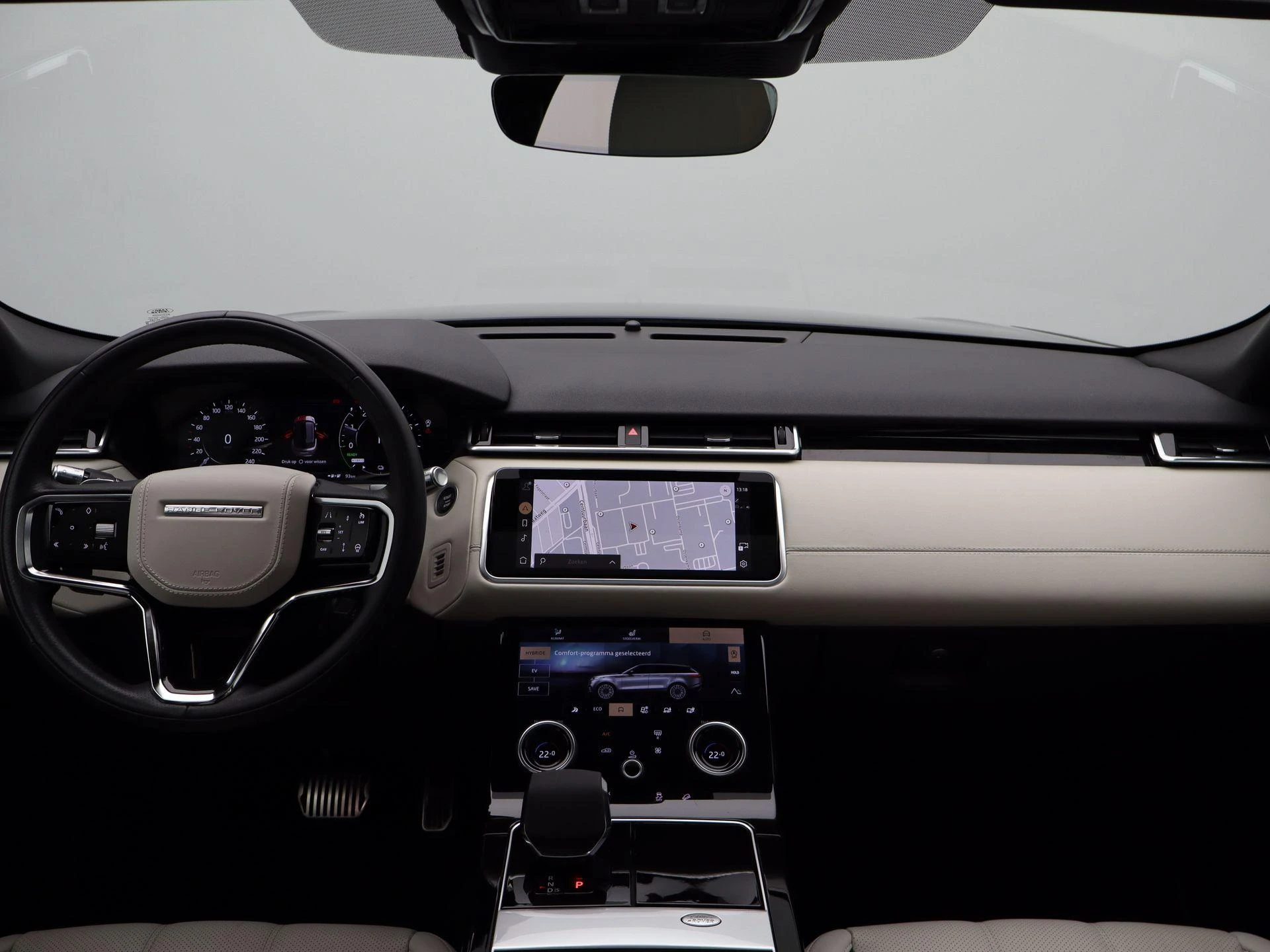 Land Rover-Range Rover Velar-image-35