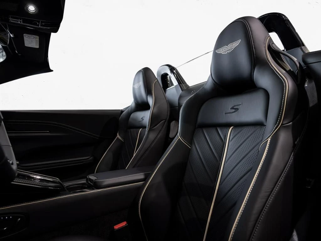 Aston Martin-V8 Vantage-image-11