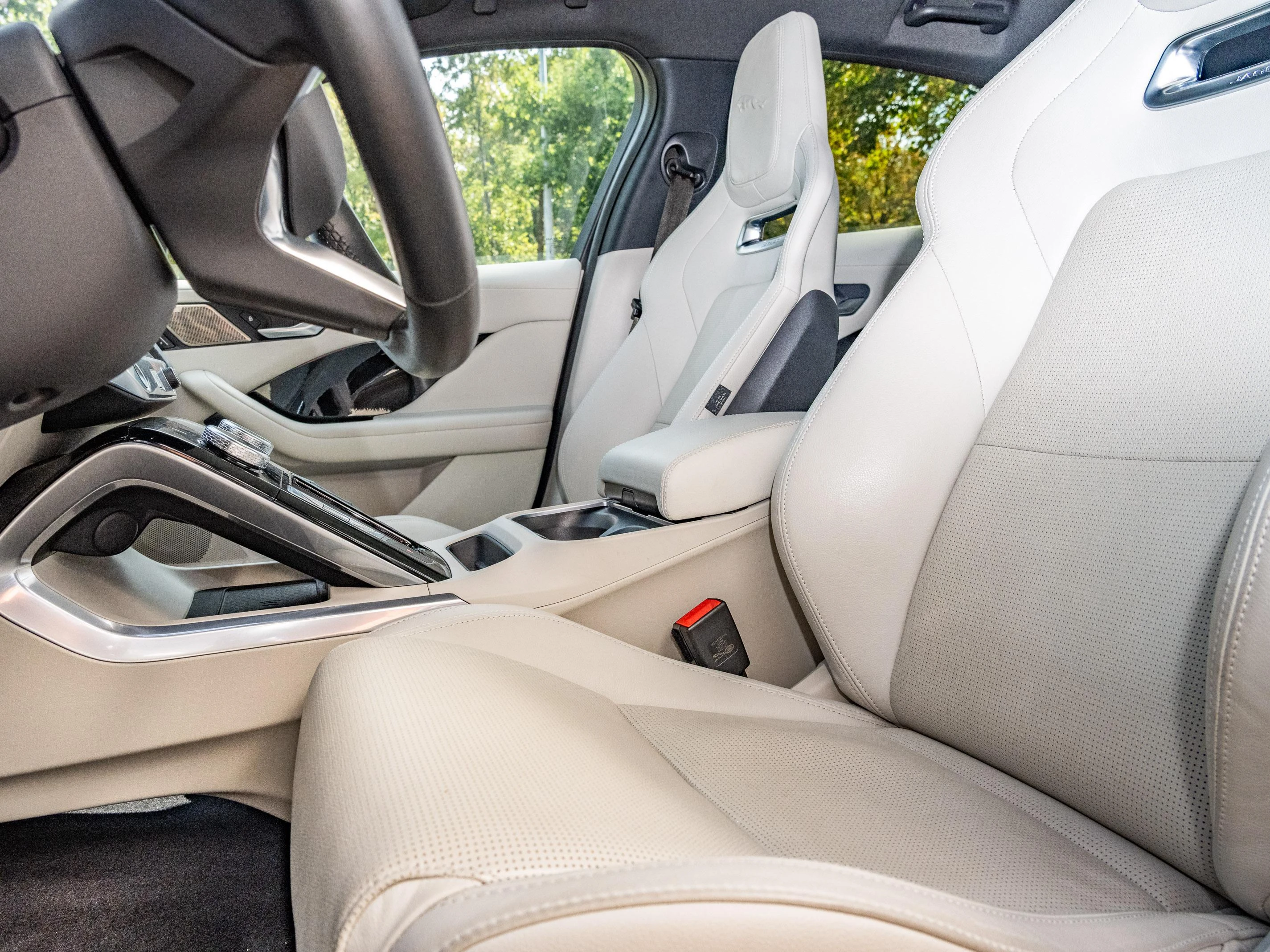 Jaguar-I-PACE-image-11