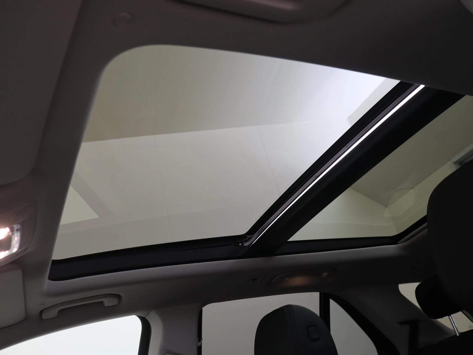 Mercedes-Benz-GLE-image-27