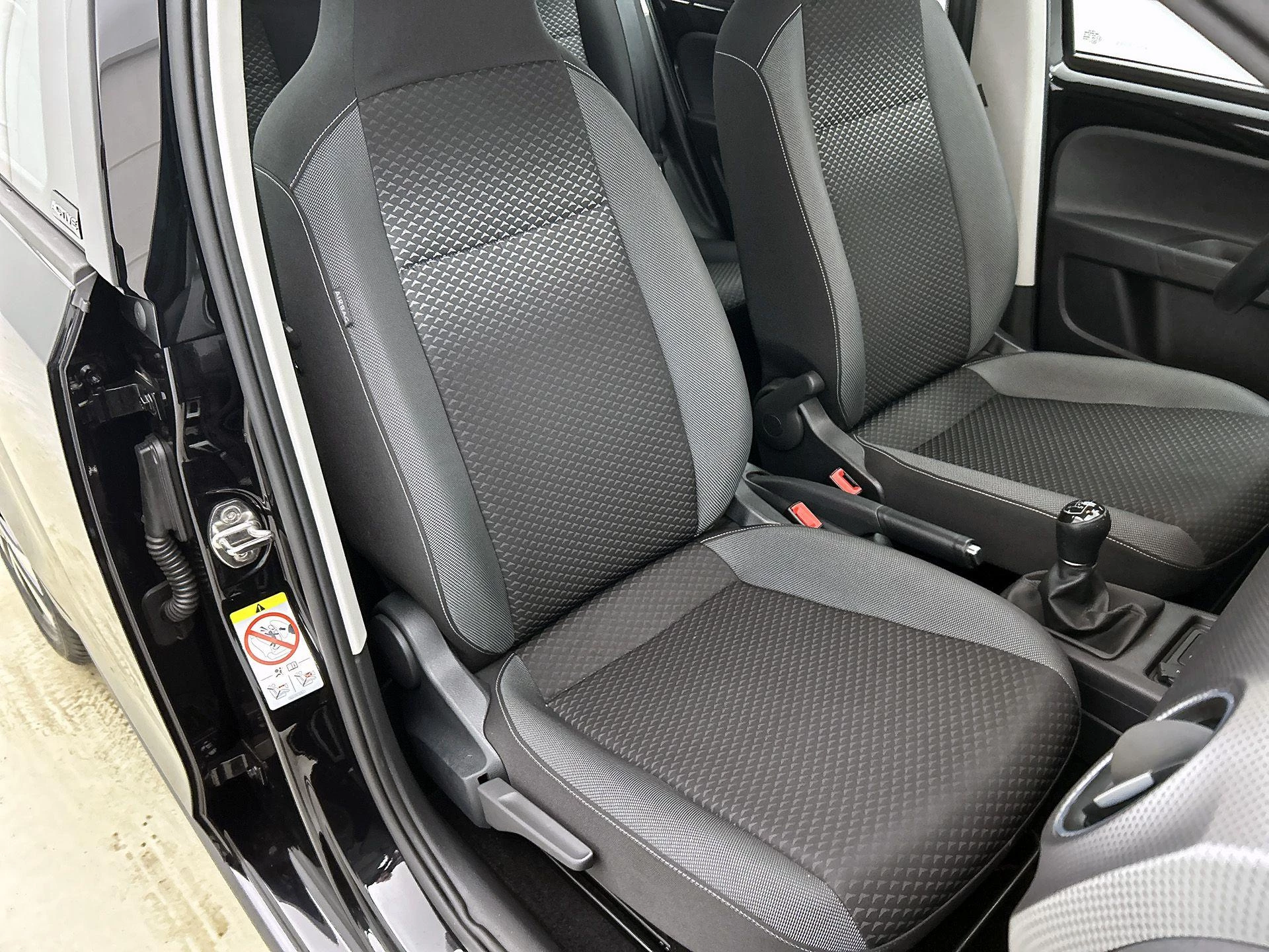 Volkswagen-up!-image-35