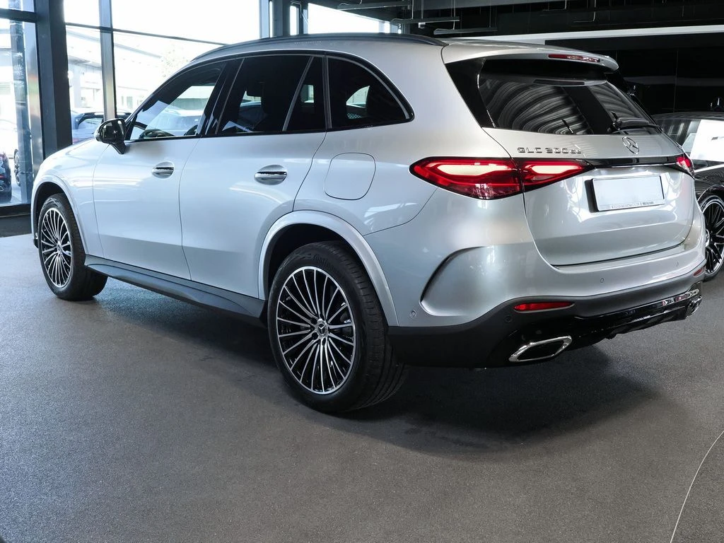 Mercedes-Benz-GLC 300 de-image-4