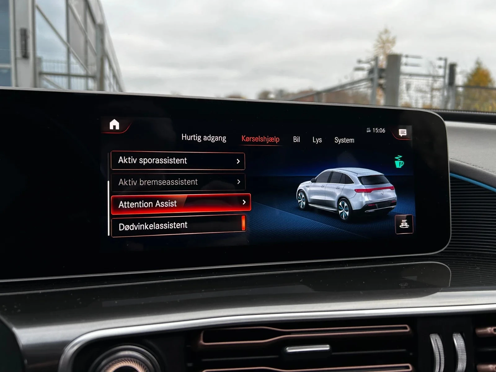 Mercedes-Benz-EQC-image-15