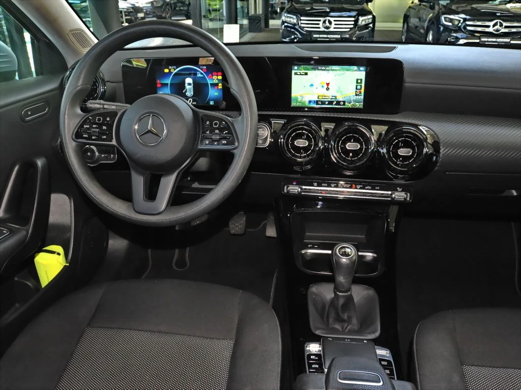 Mercedes-Benz-A-Klasse 180 d-image-8