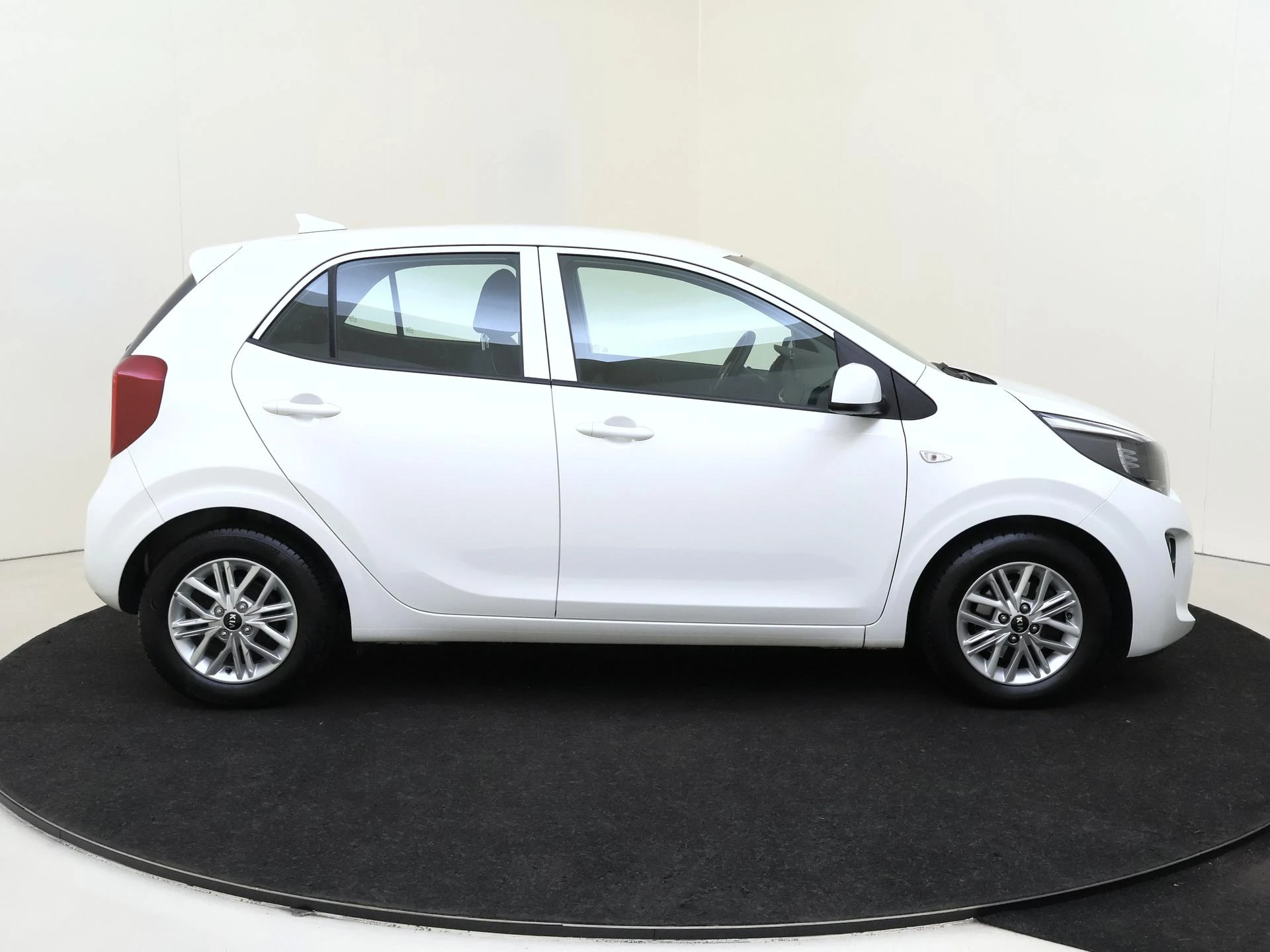 Kia-Picanto-image-8