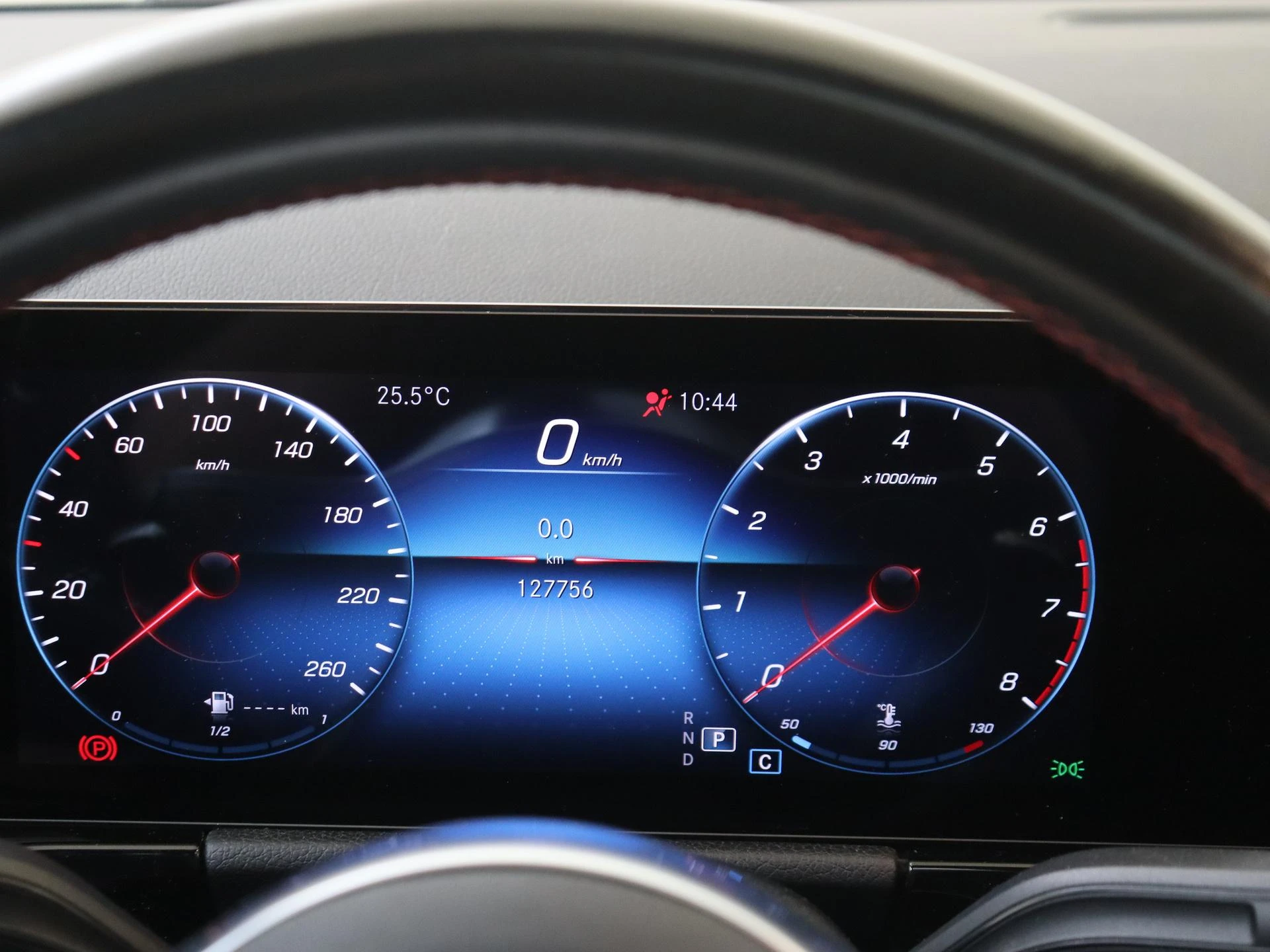 Mercedes-Benz-GLA-image-11