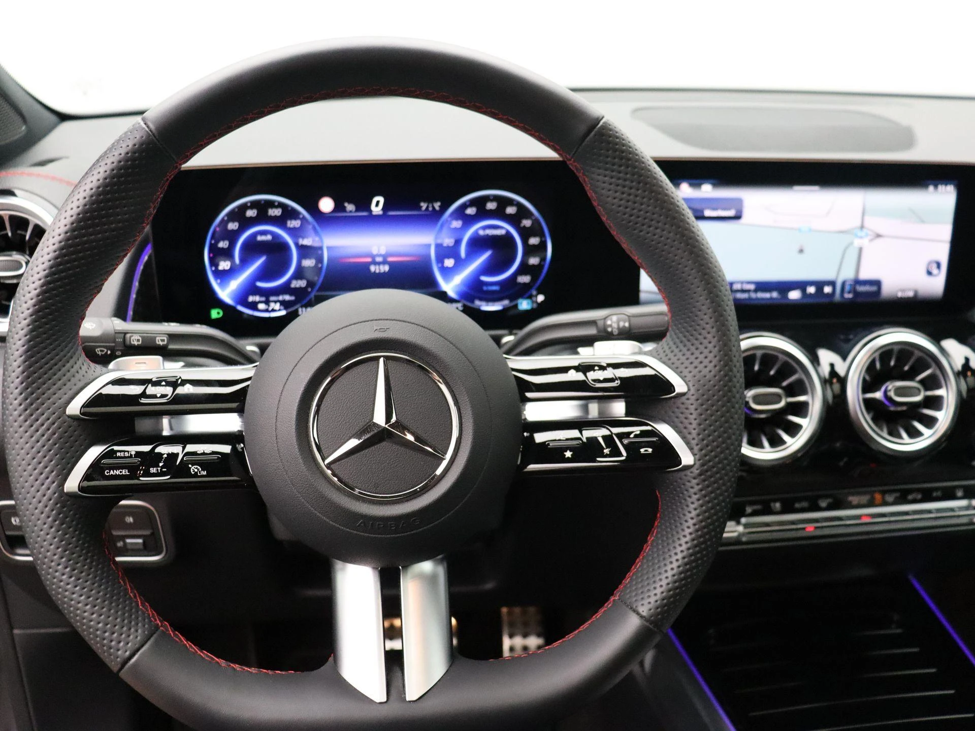Mercedes-Benz EQB 250+ AMG Line + PANORAMISCH DAK + CARPLAY + ADVANCED SOUND +