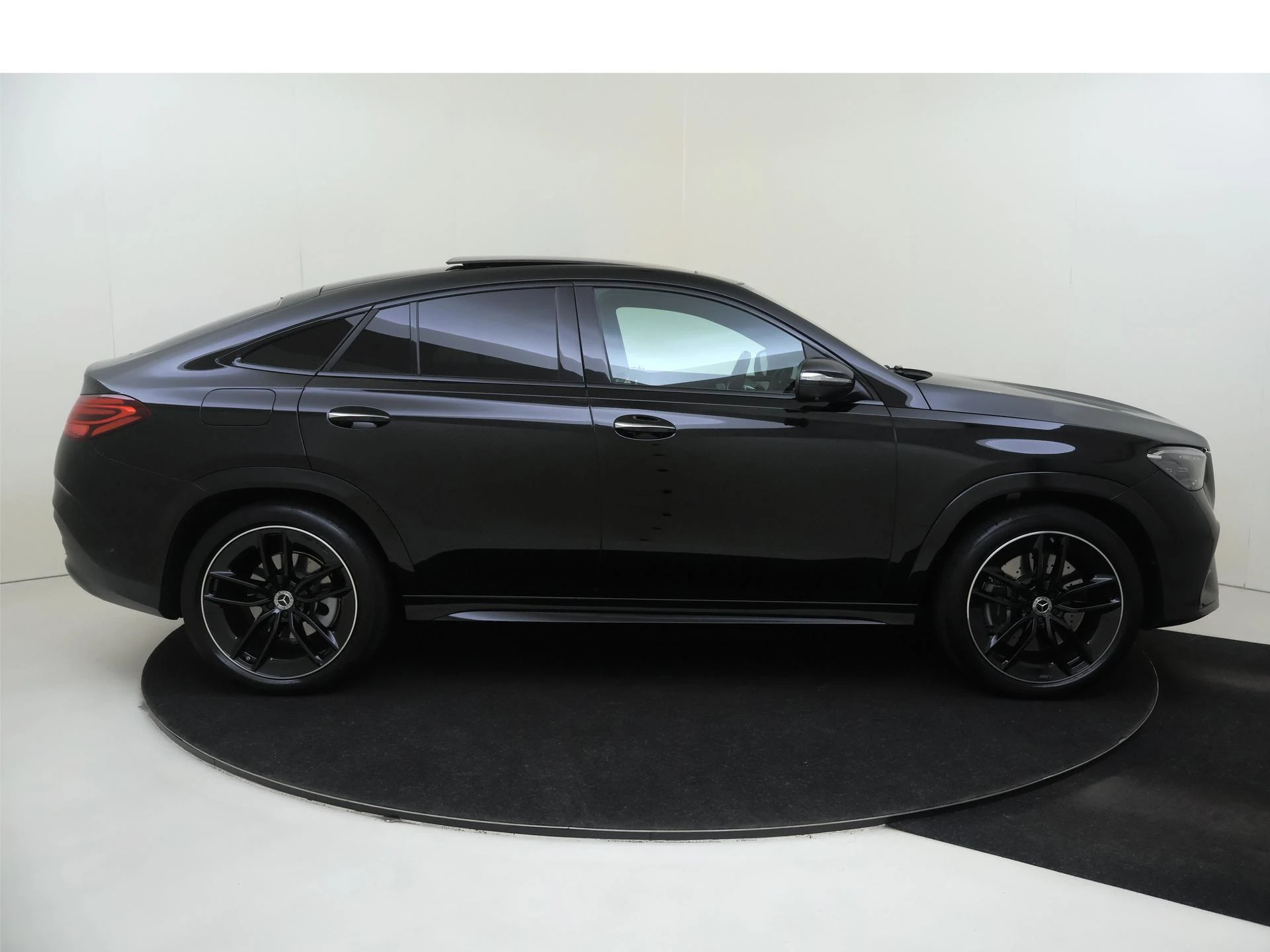 Mercedes-Benz-GLE-image-8