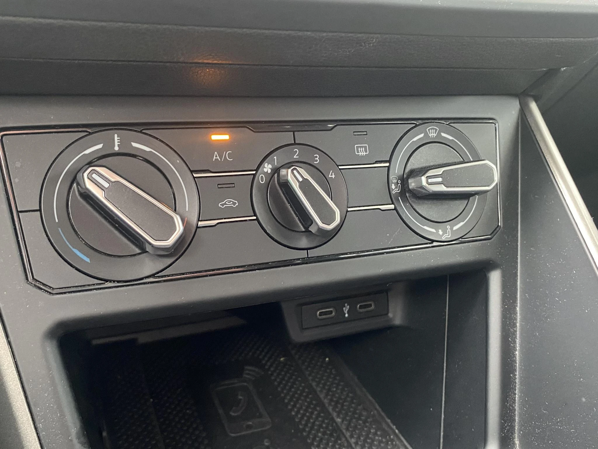 Volkswagen-Polo-image-5