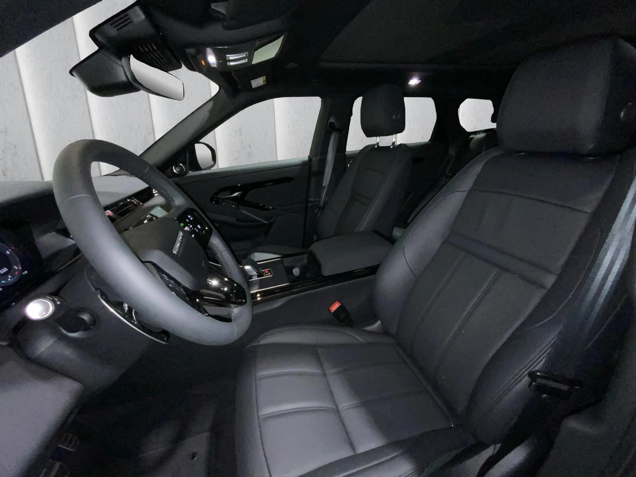 Land Rover-Range Rover Evoque-image-9