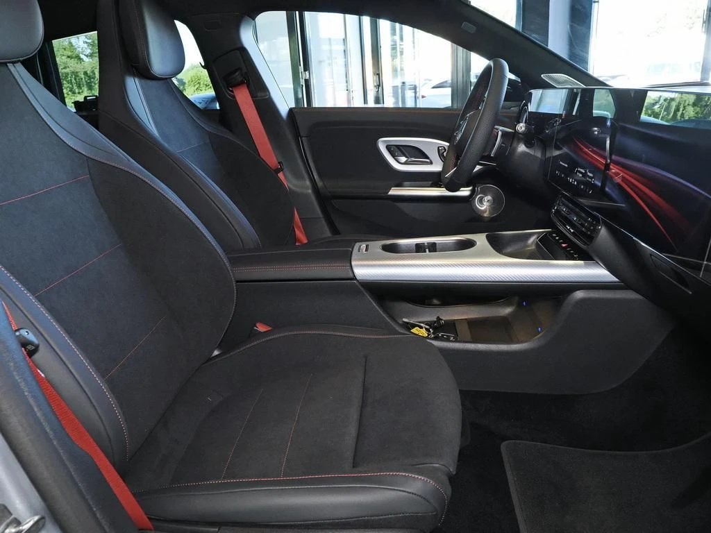 Mercedes-Benz-CLA 200-image-14