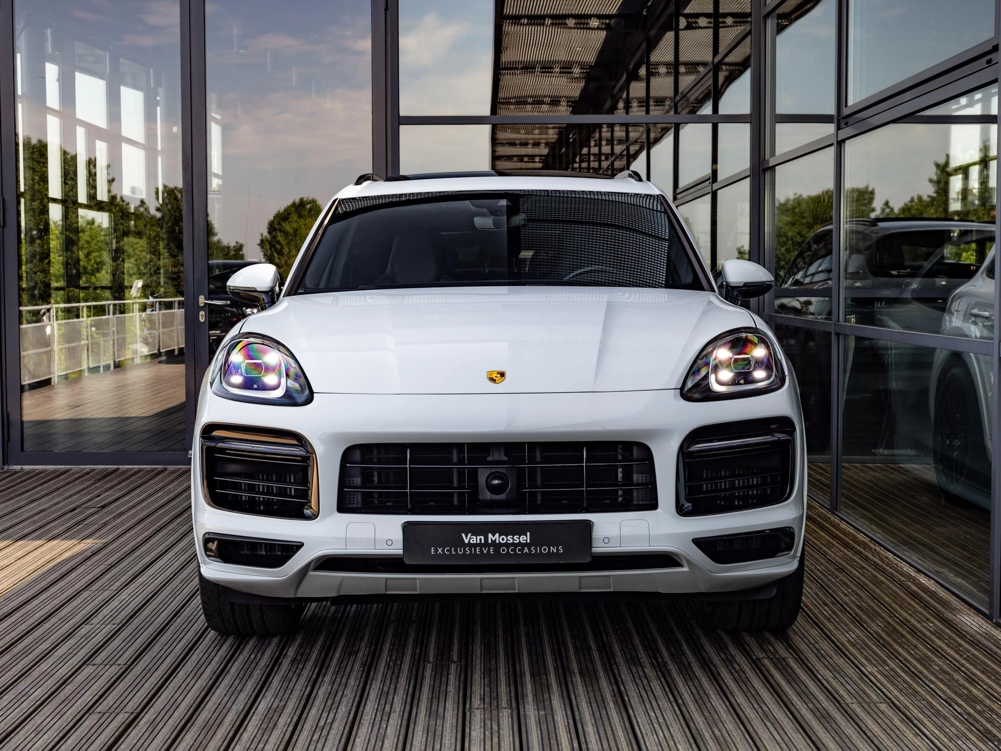 Porsche-Cayenne-image-2