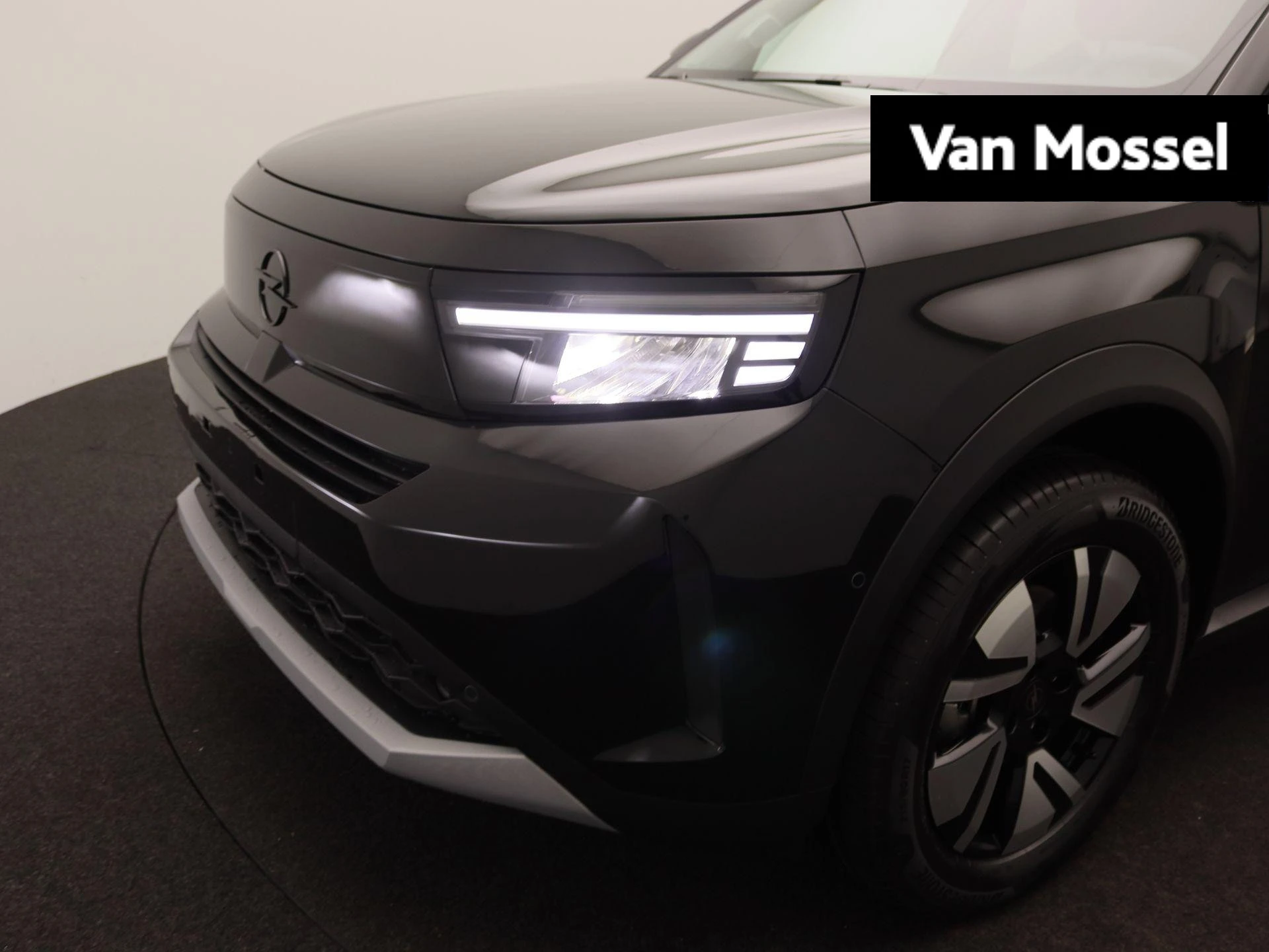 Opel-Frontera-image-0